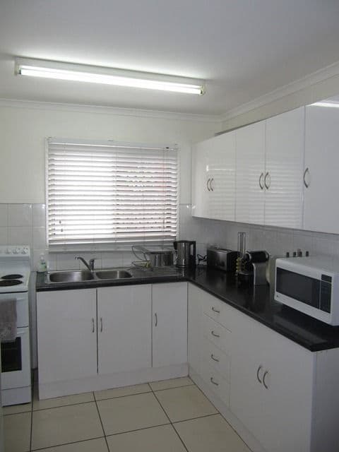 1 CUMBERLAND Avenue, SLADE POINT QLD 4740, Slade Point - Thumbnail 4