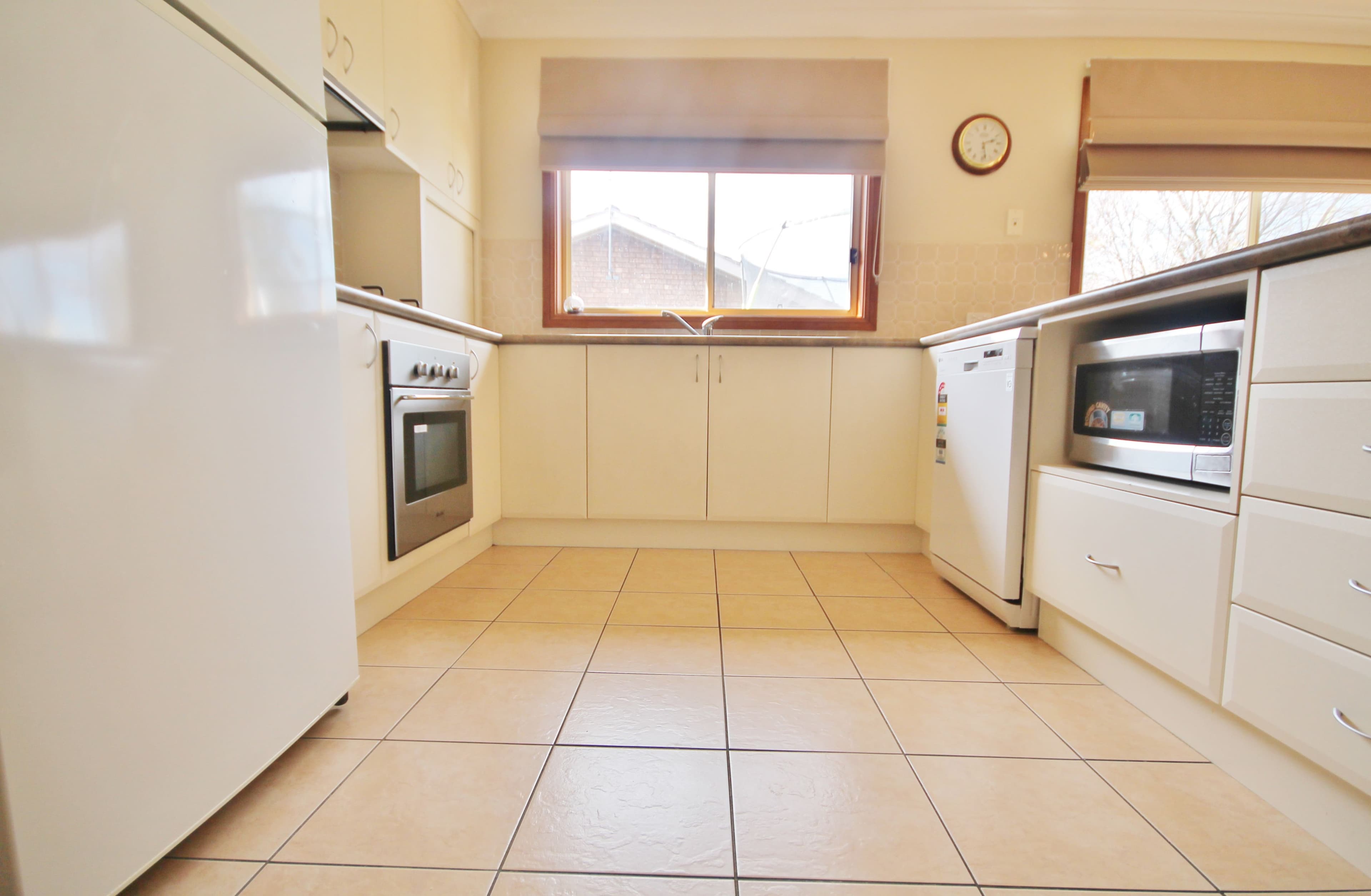 30 Dwyer Drive, Young - Thumbnail 2