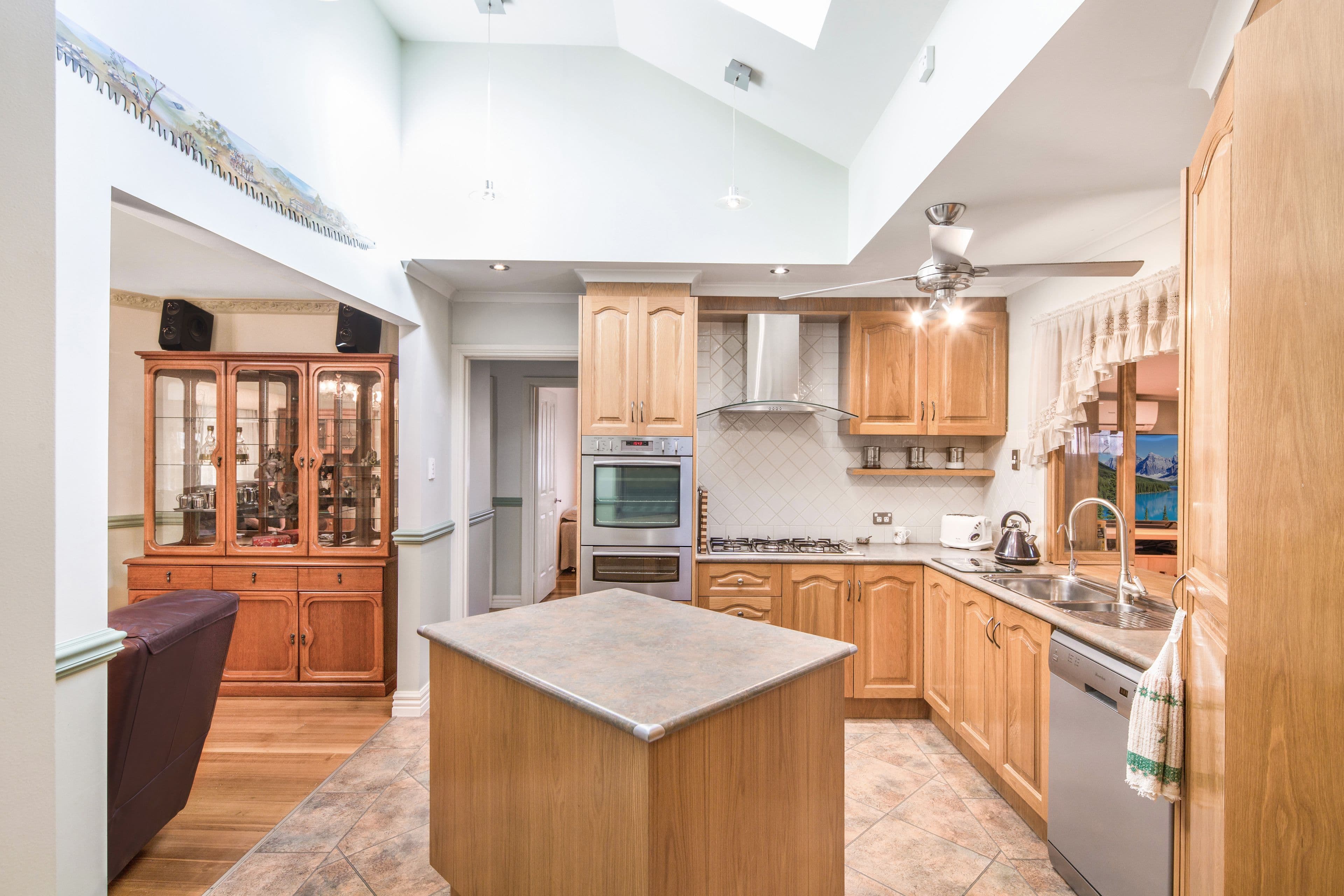 9 Bryan Avenue, Altona North VIC 3025, Altona North - Thumbnail 2
