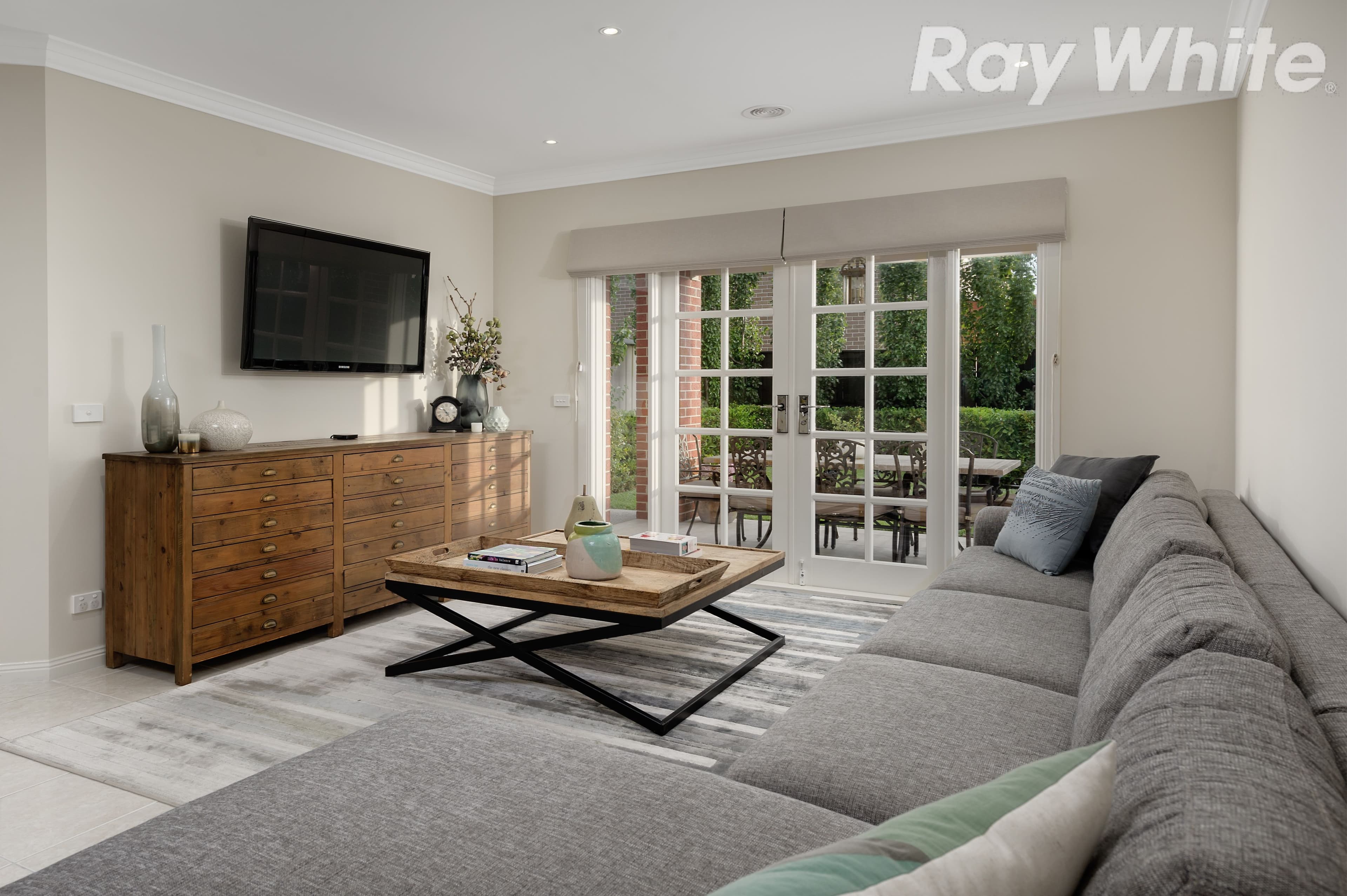 16 Gledswood Avenue, South Morang VIC 3752, South Morang - Thumbnail 2