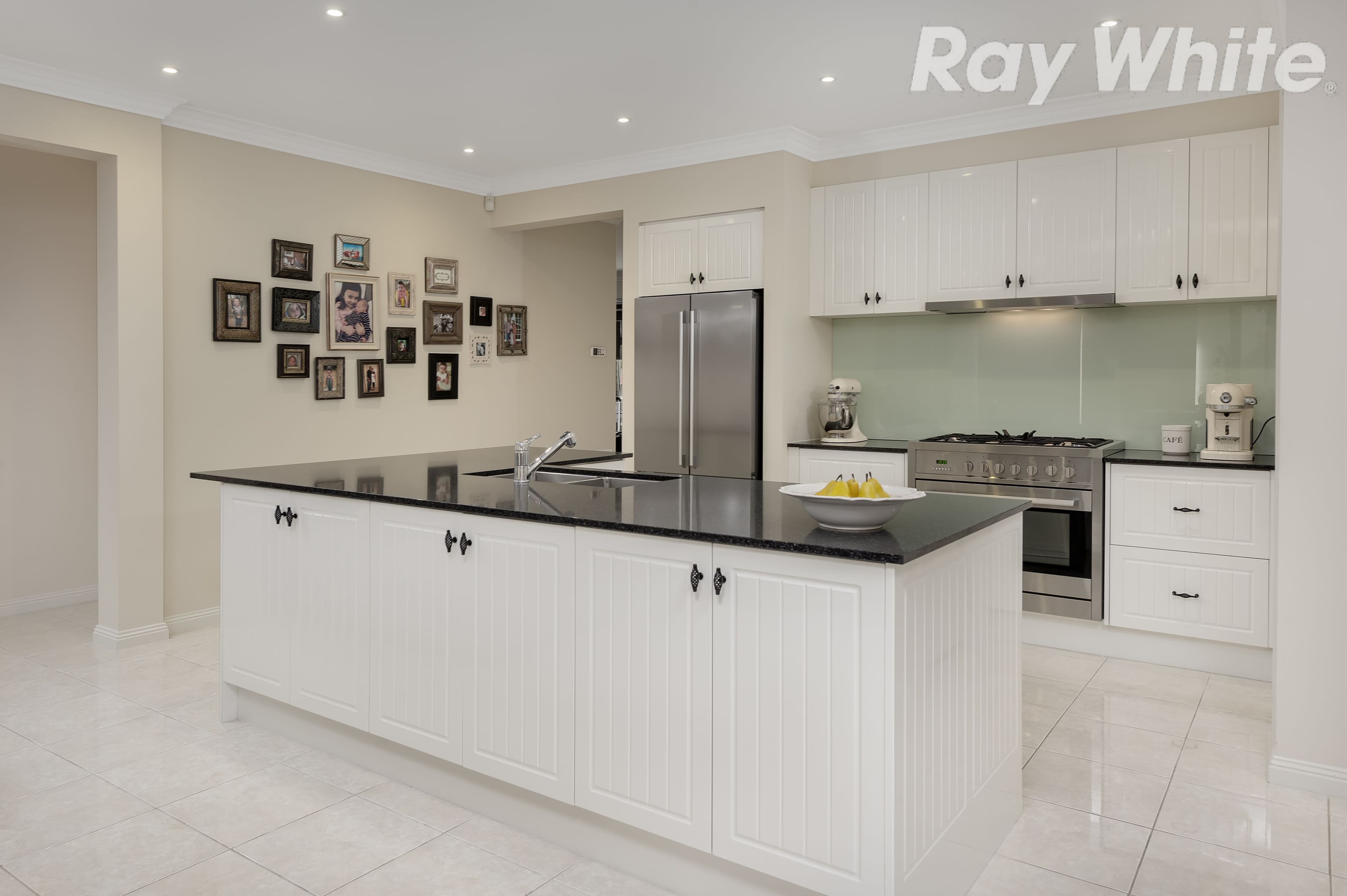 16 Gledswood Avenue, South Morang VIC 3752, South Morang - Thumbnail 3