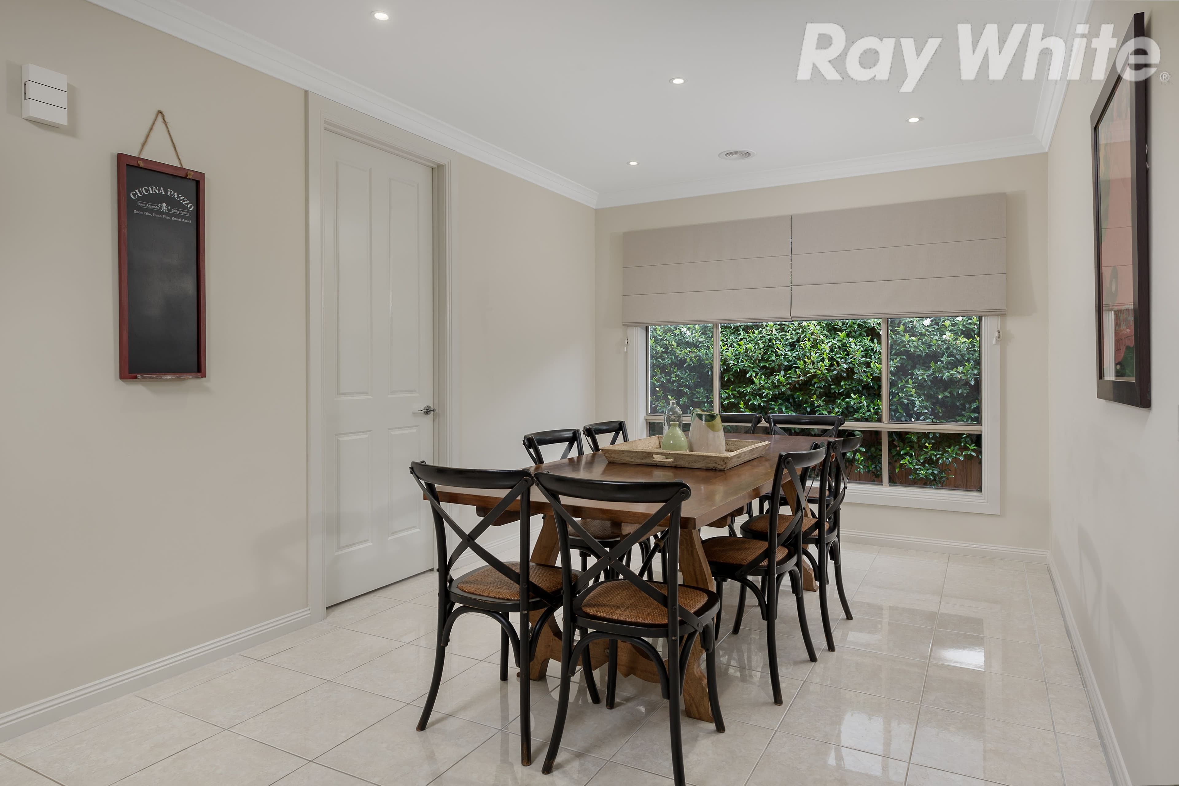 16 Gledswood Avenue, South Morang VIC 3752, South Morang - Thumbnail 4
