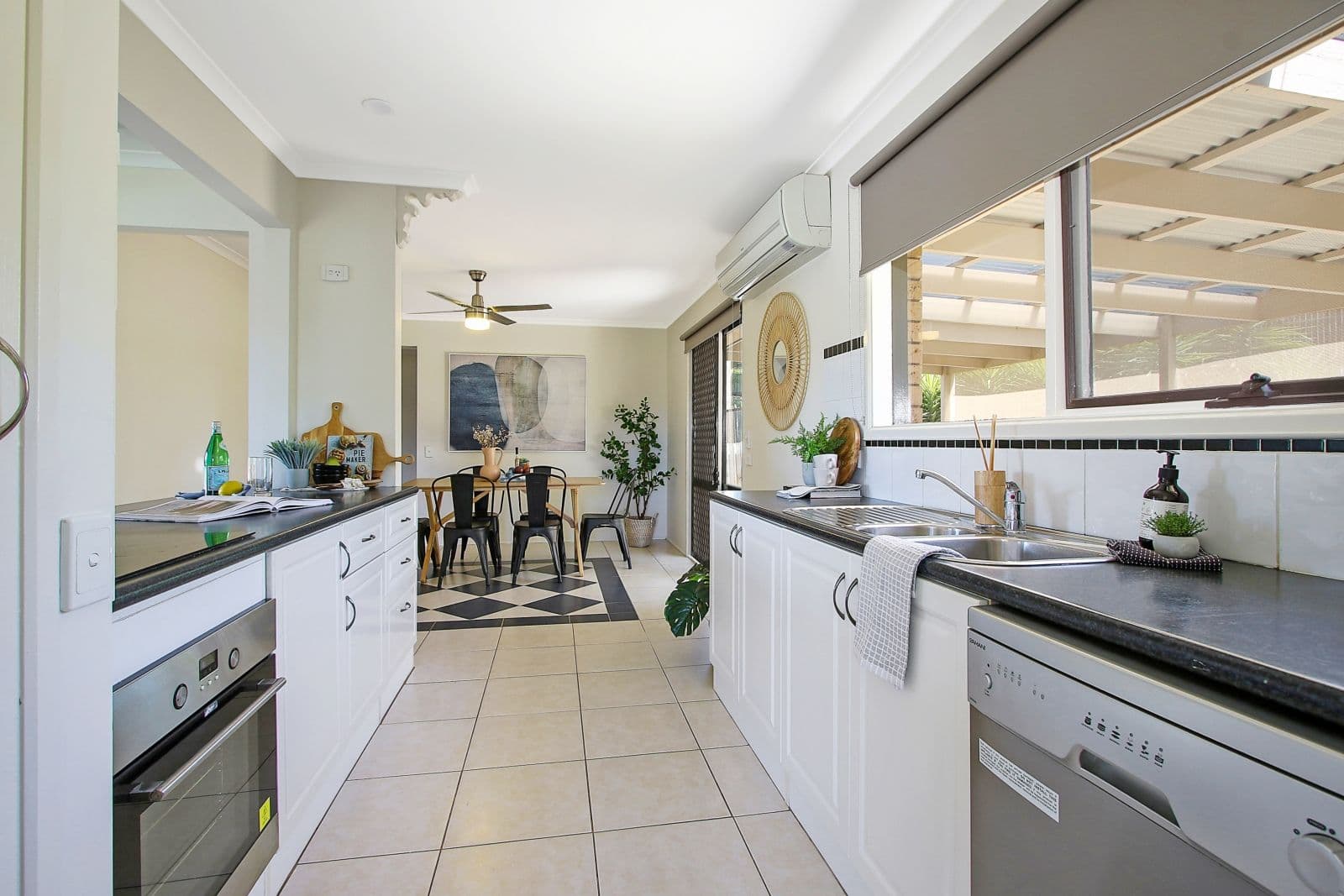 520 Munro Street, Hamilton Valley NSW 2641, Hamilton Valley - Image 1