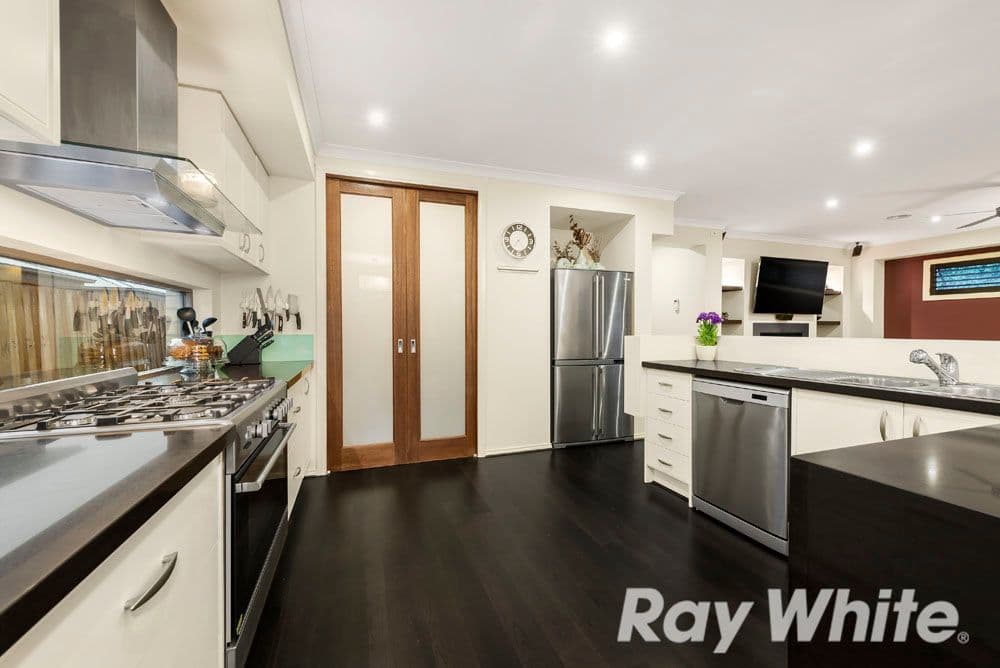 3 Knightsbridge Place, Diamond Creek VIC 3089, Diamond Creek - Thumbnail 2