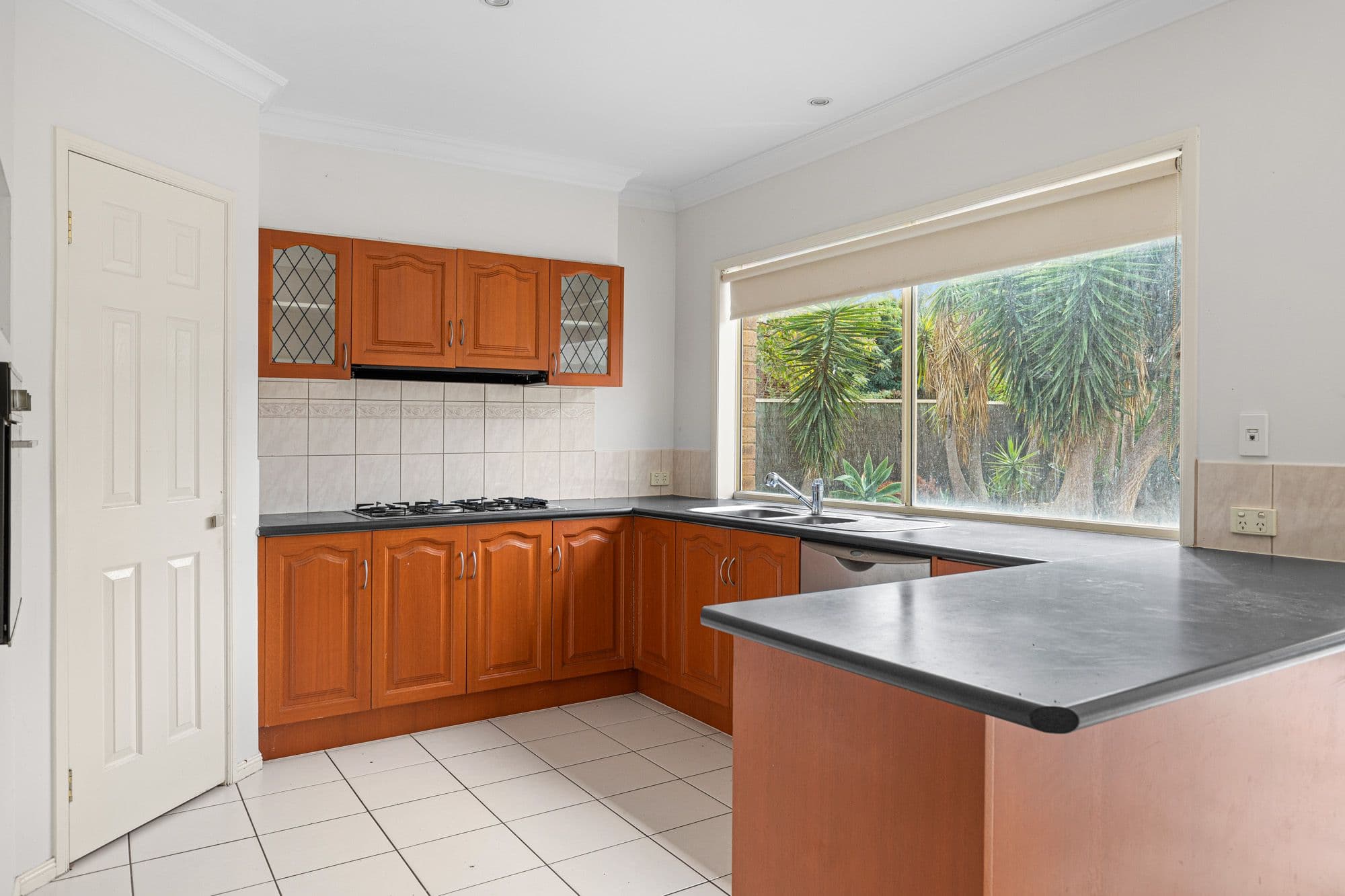 9 Kemerton Close, Point Cook VIC 3030, Point Cook - Thumbnail 3
