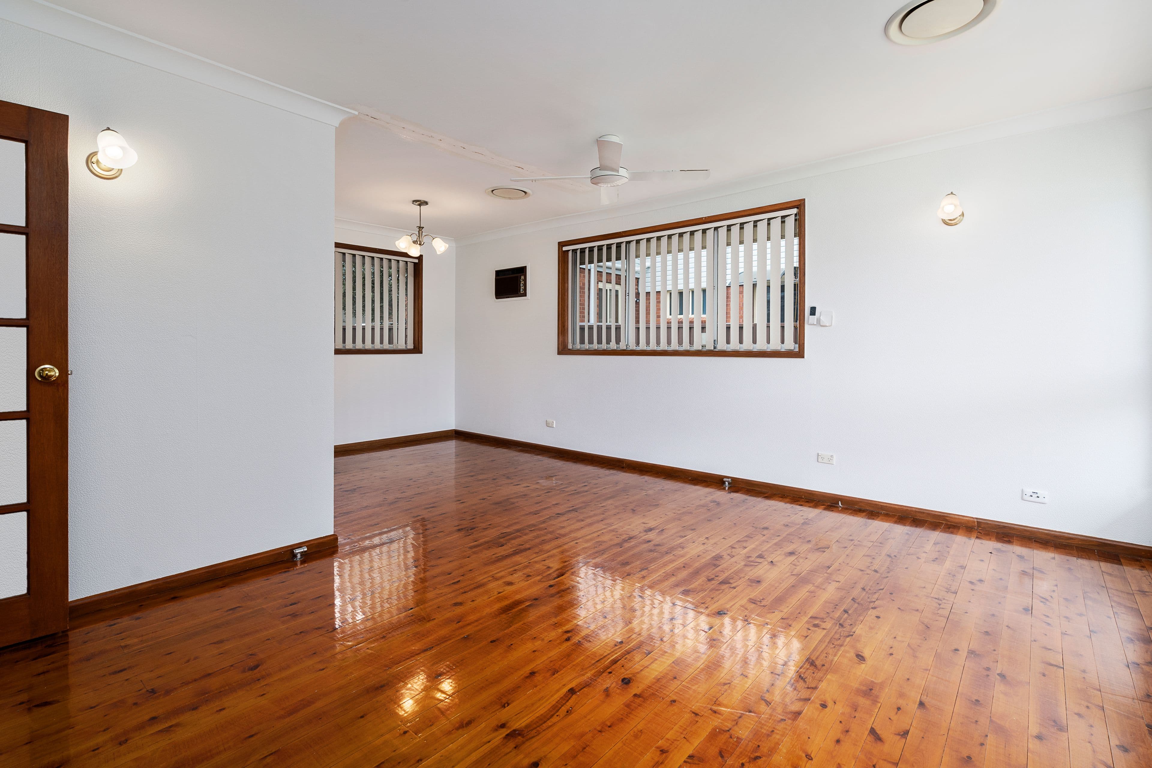 4 Canberra Crescent, Campbelltown NSW 2560, Campbelltown - Thumbnail 4