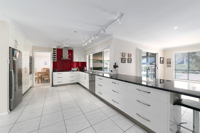4 Olley Court, Brookfield - Thumbnail 3