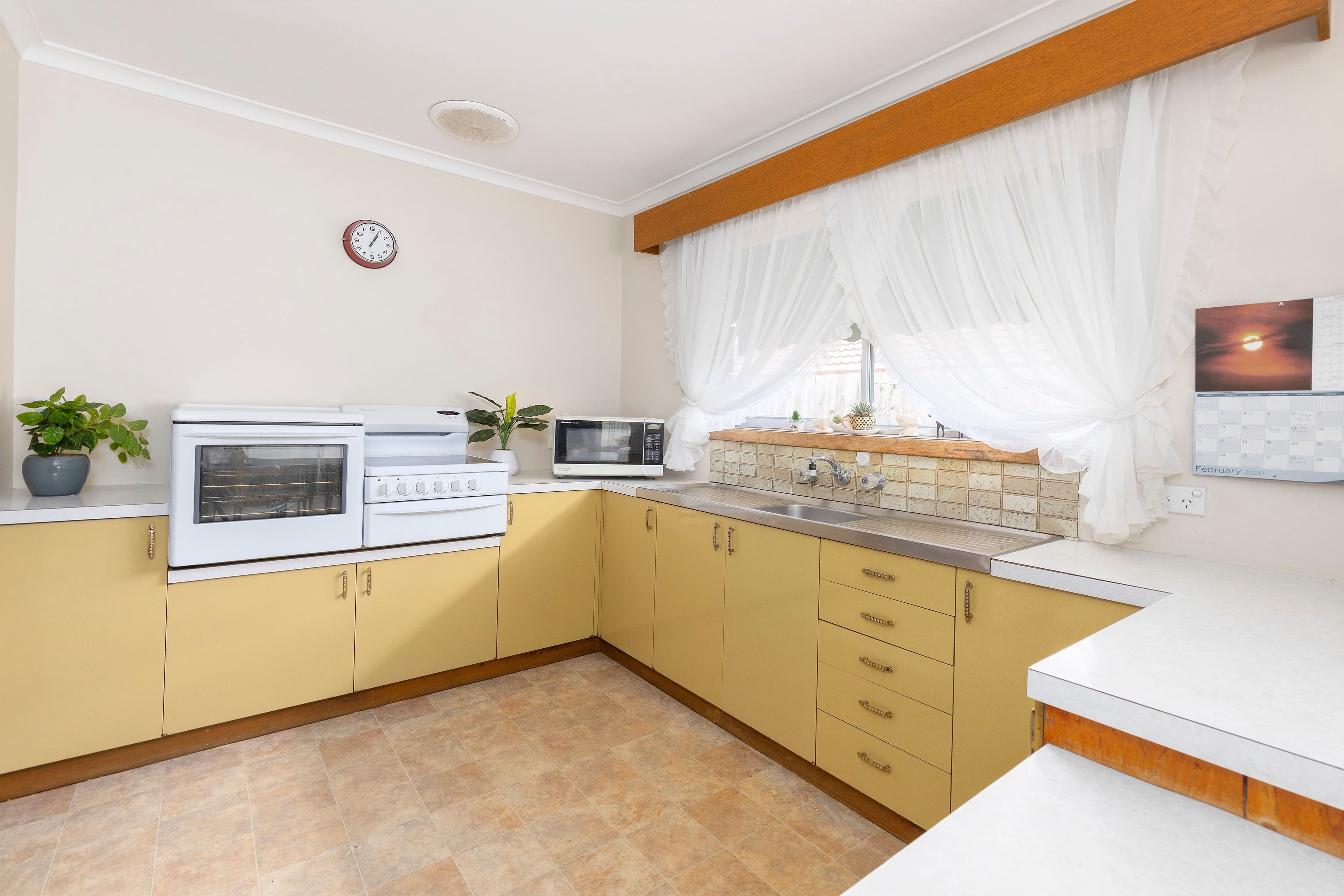 8 Leon Avenue, Rosebud VIC 3939, Rosebud - Thumbnail 3