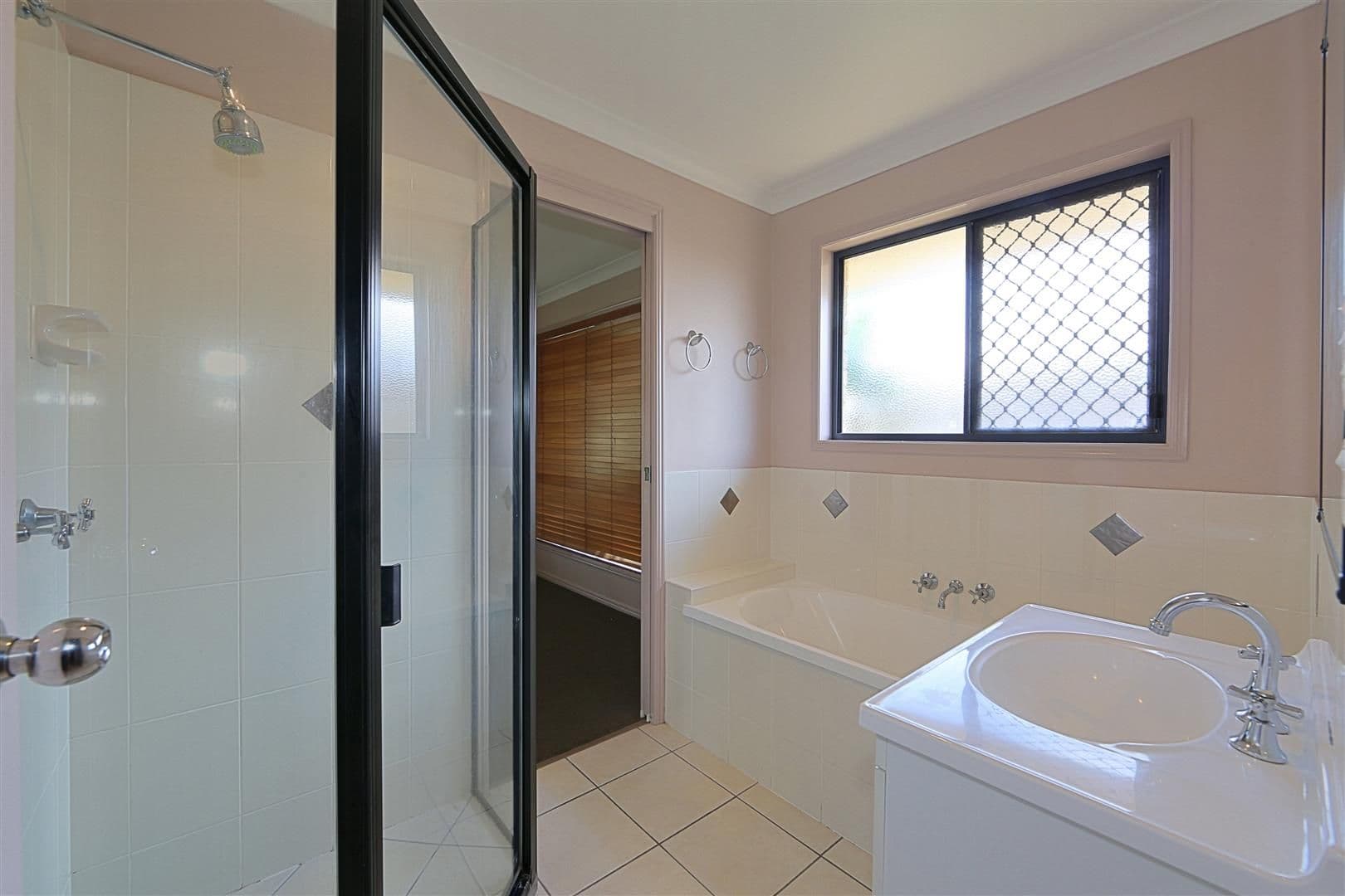 27 Dawson Avenue, THABEBAN QLD 4670, Thabeban - Thumbnail 4