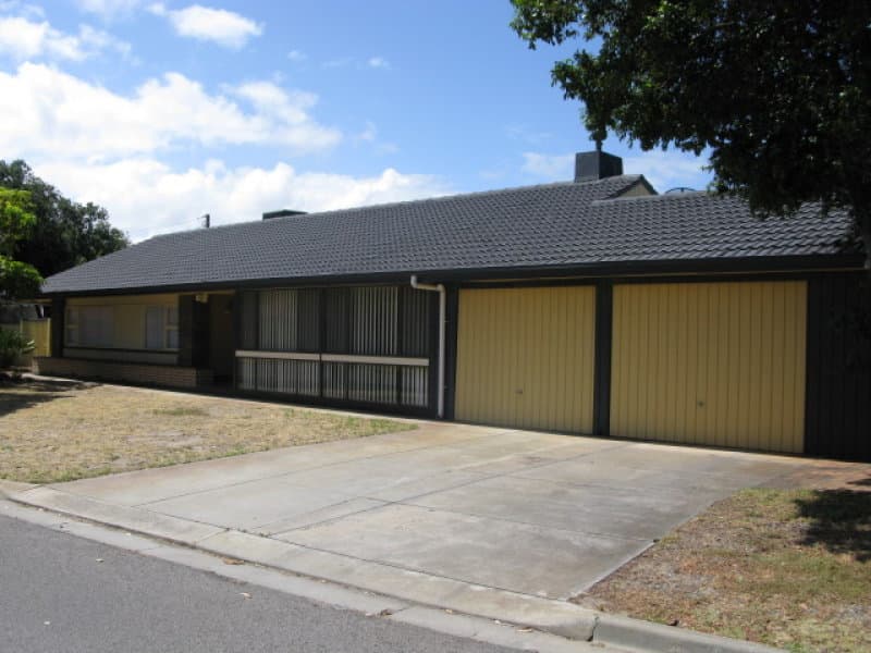 20 Bermuda Avenue, West Lakes Shore - Image 1