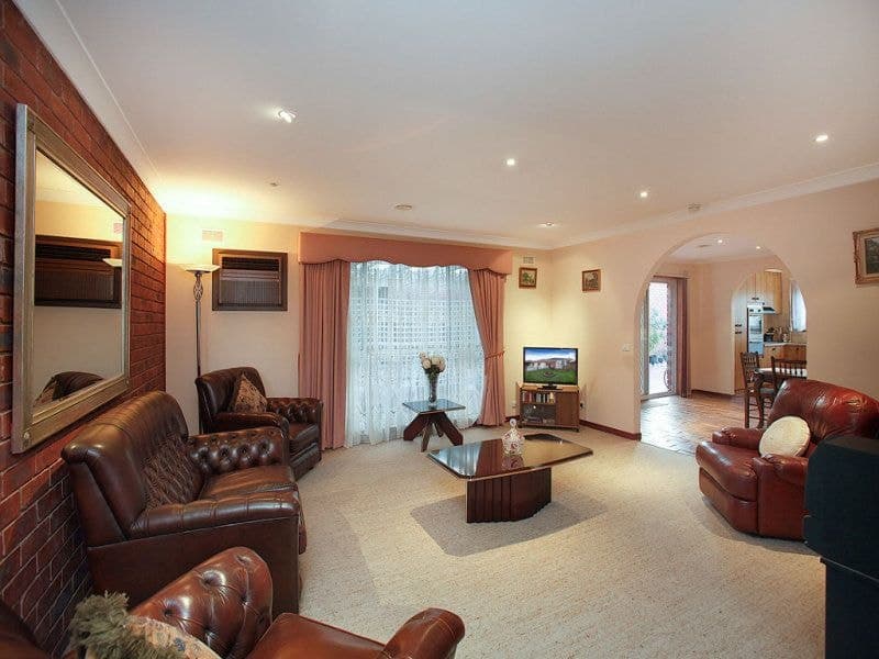 18 Rebecca Crescent, Altona Meadows - Thumbnail 2