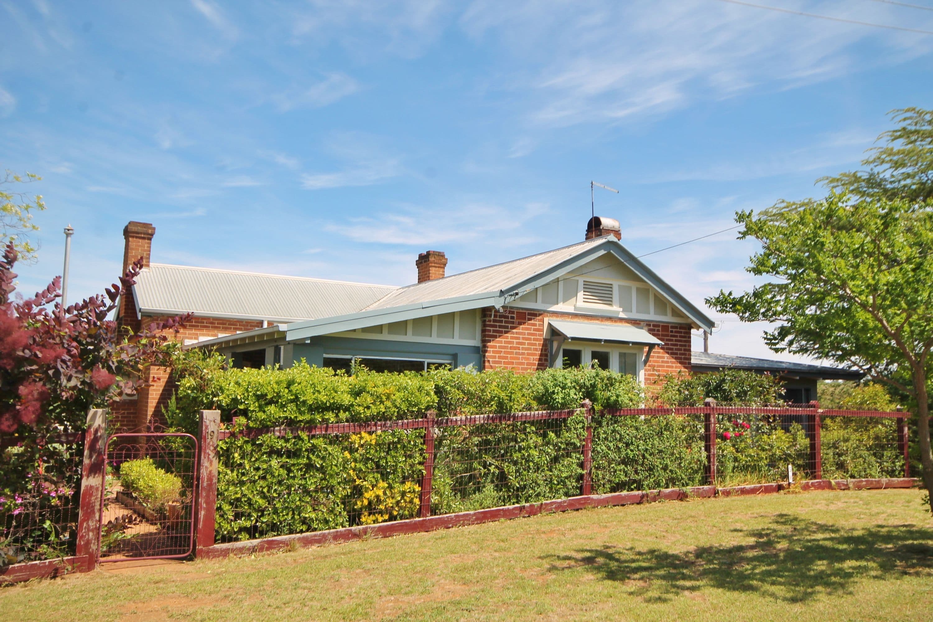19 Taylor Road, Young - Image 1