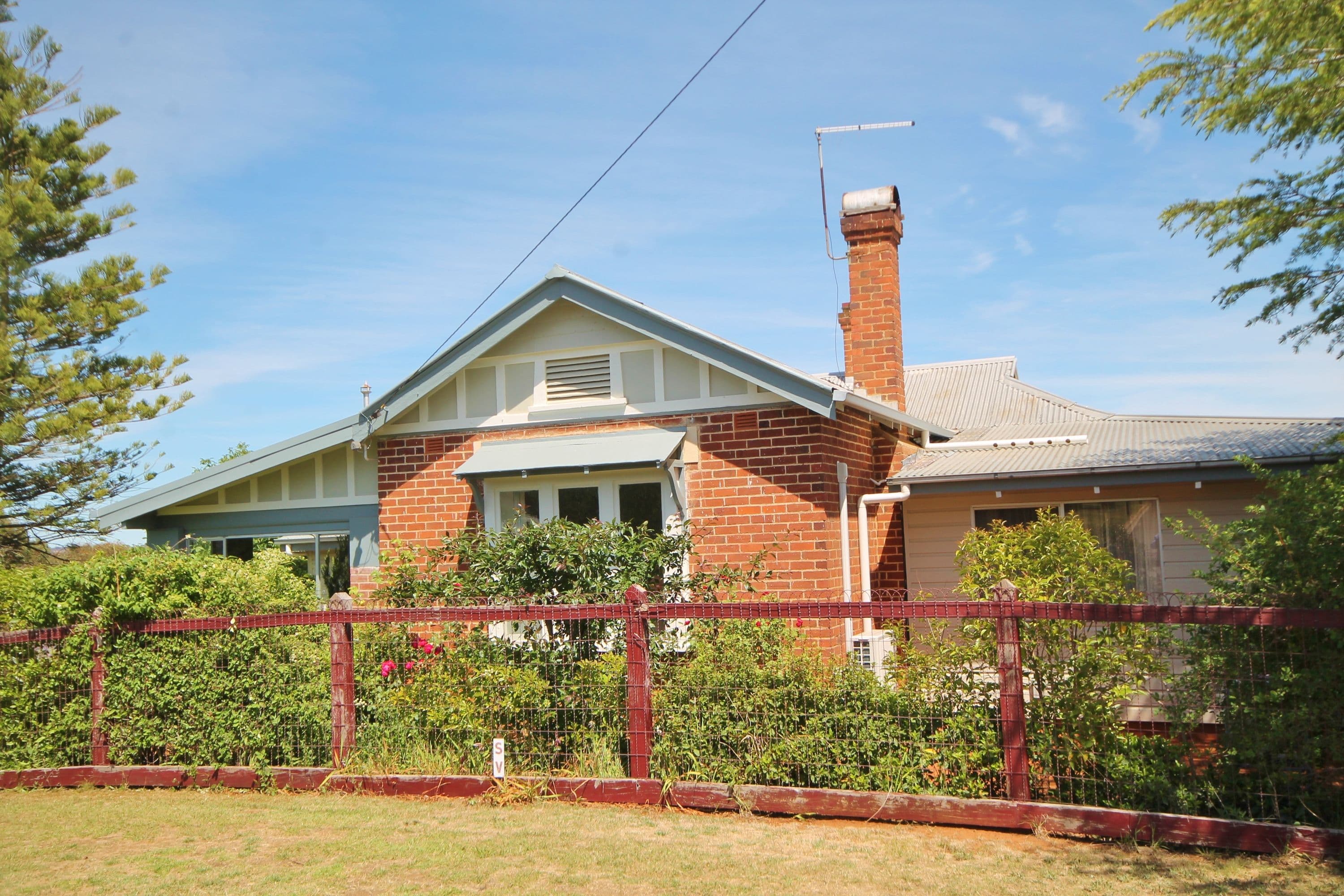 19 Taylor Road, Young - Thumbnail 2