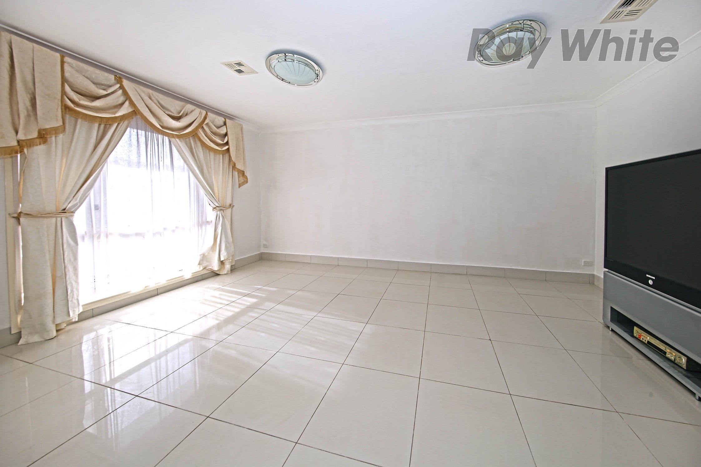 7 Elkhorn Way, Point Cook VIC 3030, Point Cook - Thumbnail 3