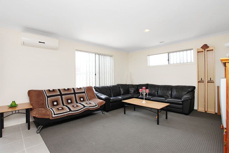 8 Waddywood Court, TRUGANINA VIC 3029, Truganina - Thumbnail 3