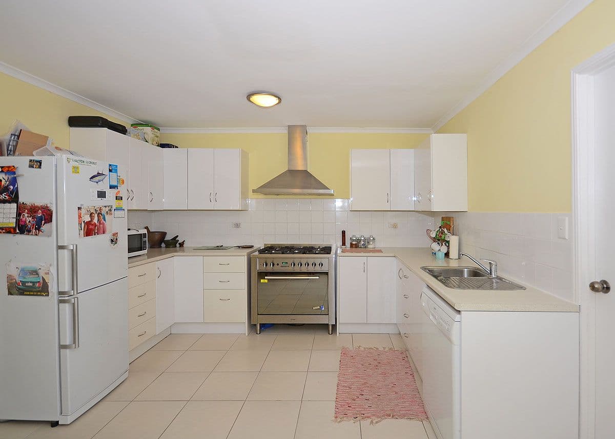 4 Arthur Street, URANGAN QLD 4655, Urangan - Thumbnail 3