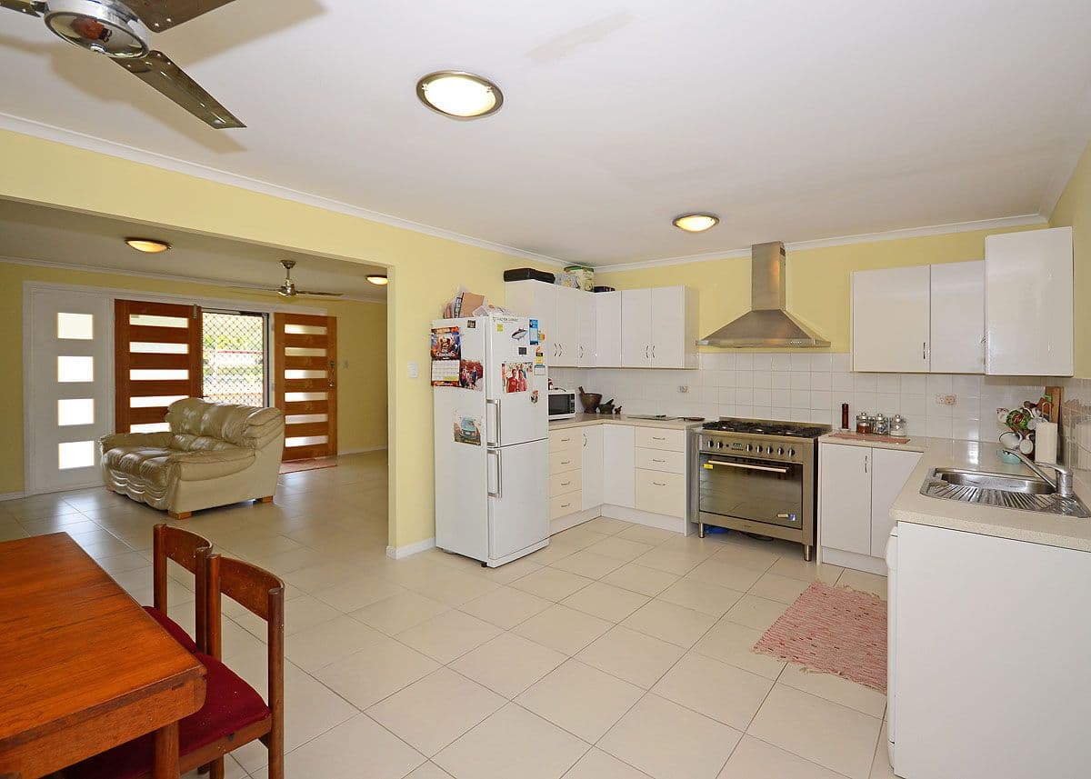 4 Arthur Street, URANGAN QLD 4655, Urangan - Thumbnail 4