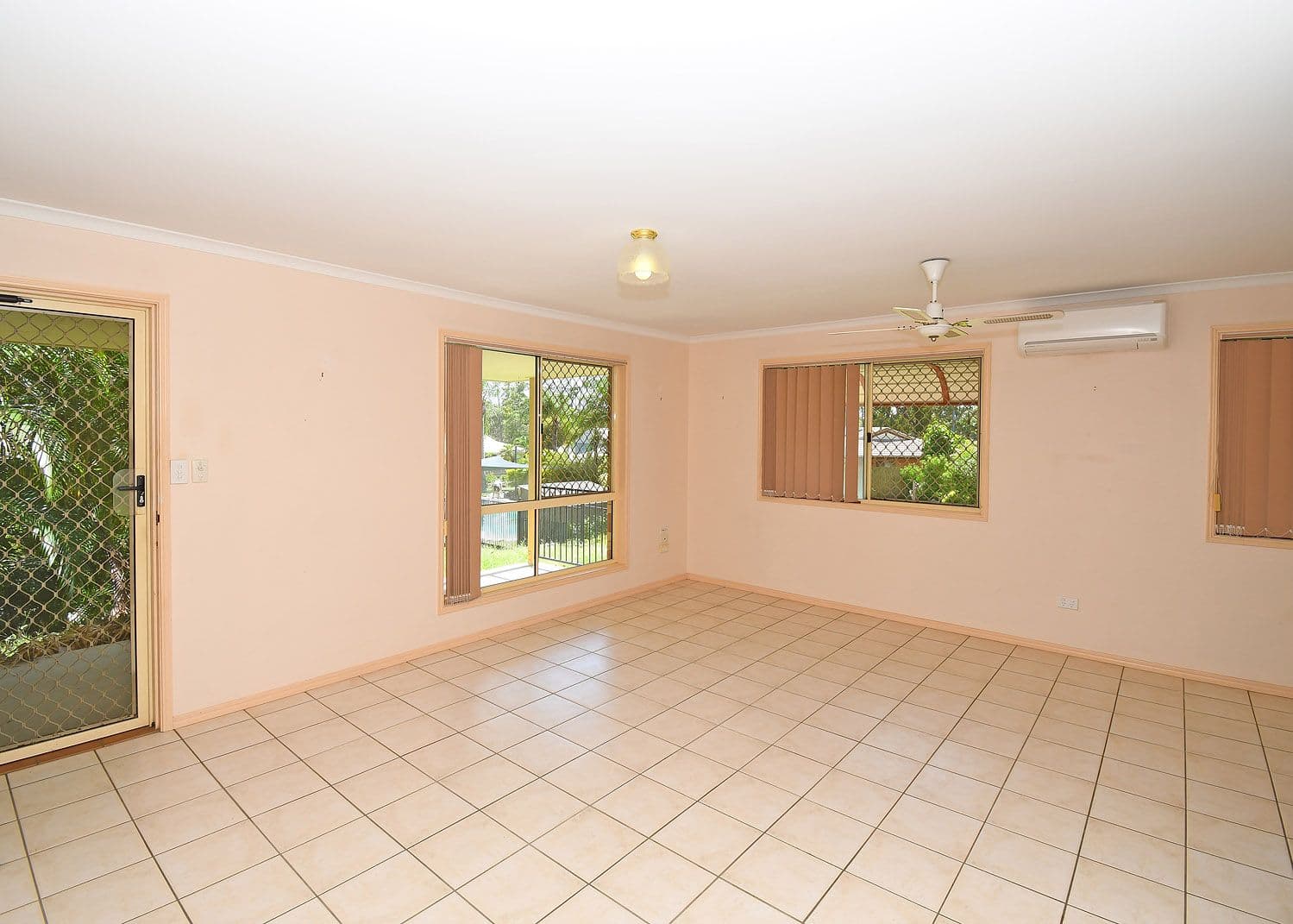 415 Boat Harbour Drive, Torquay QLD 4655, Torquay - Thumbnail 4