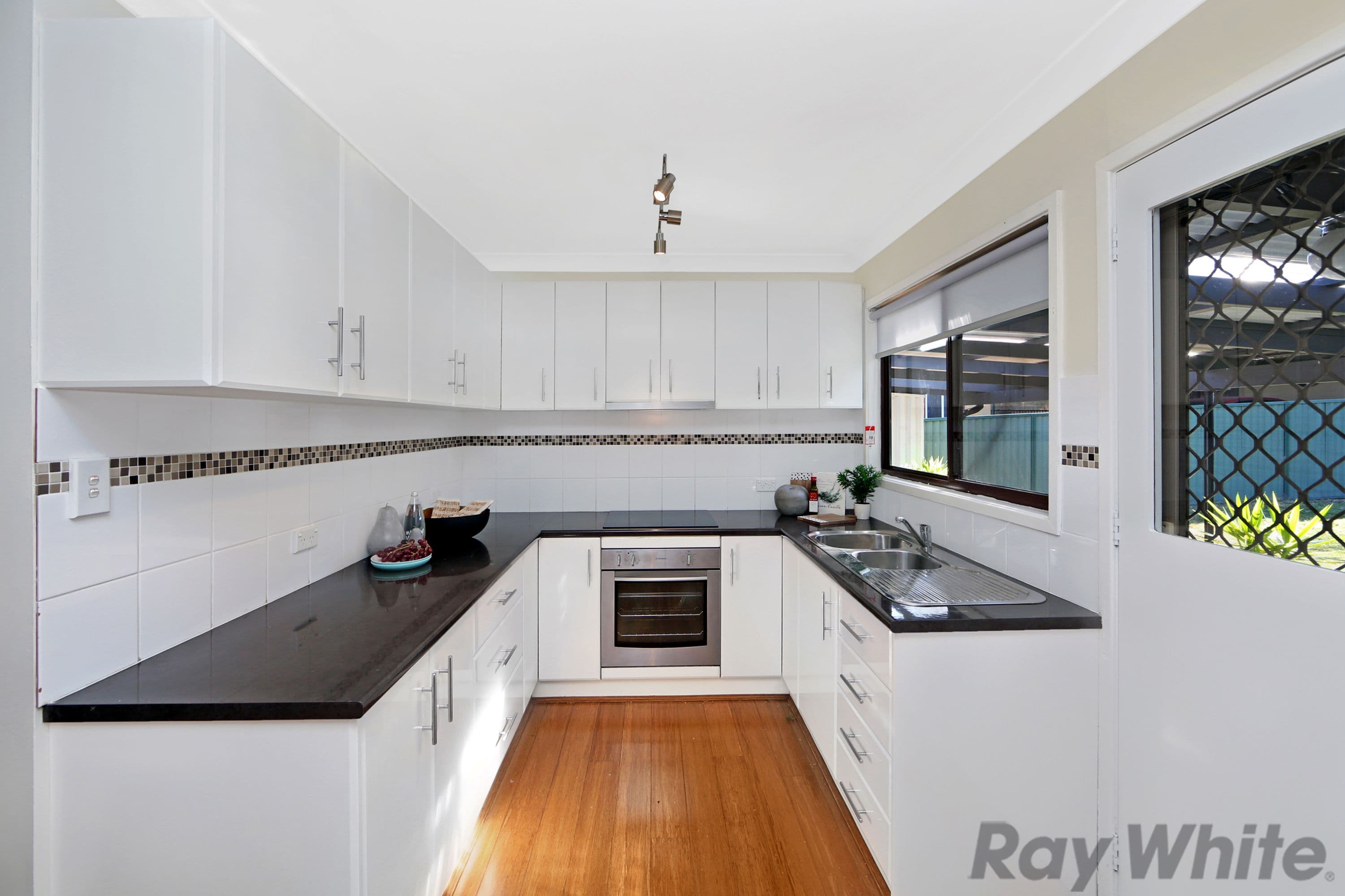 3 Birdwood Drive, Blue Haven - Thumbnail 2