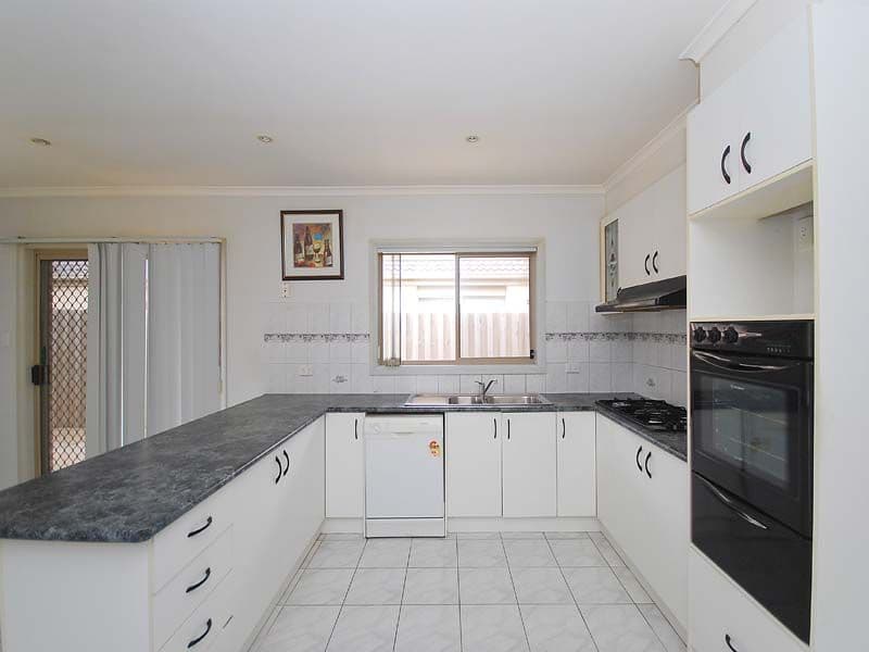 14 McNamara Avenue, ROXBURGH PARK VIC 3064, Roxburgh Park - Thumbnail 2