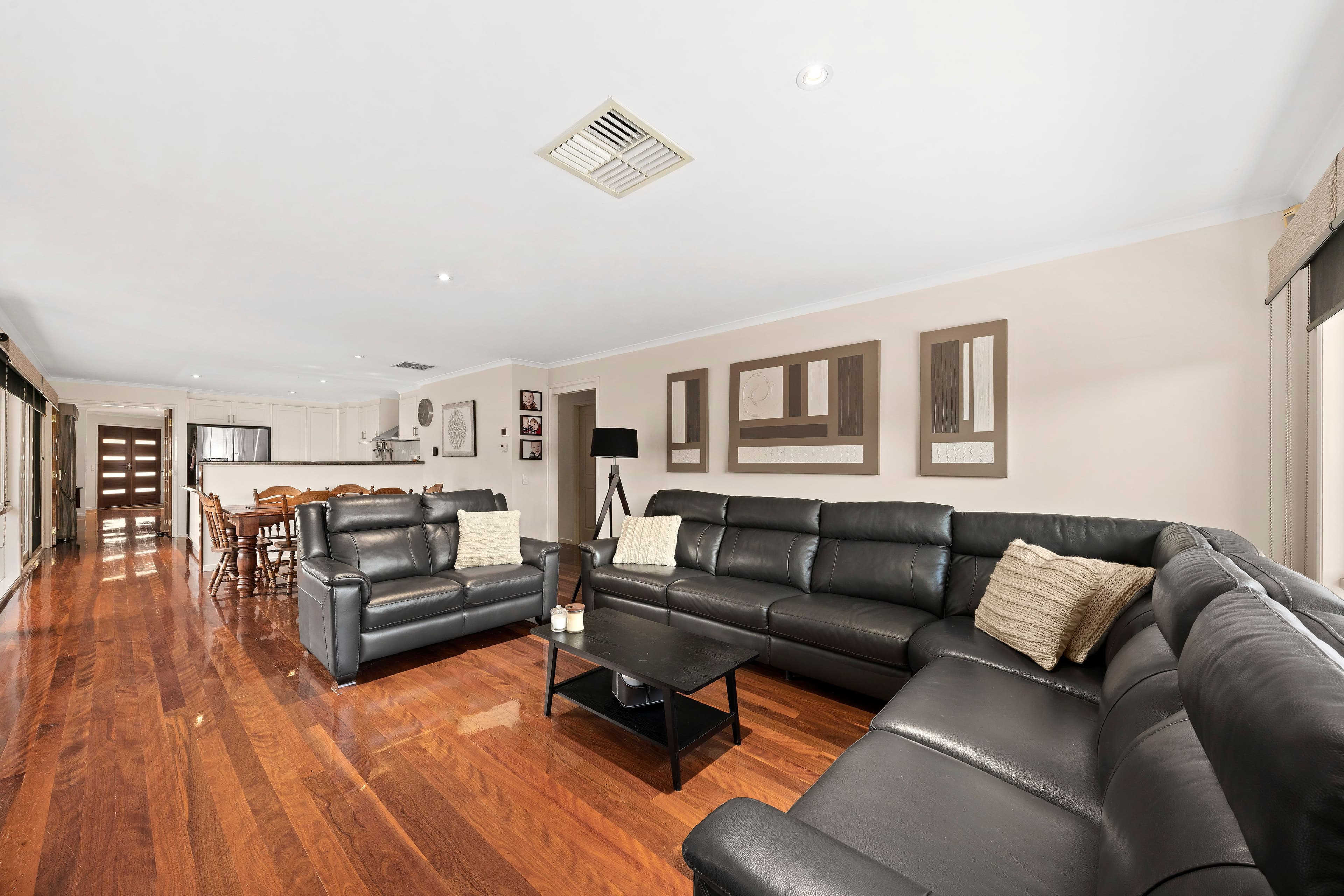 8 Fernbrook Rise, Knoxfield VIC 3180, Knoxfield - Thumbnail 2