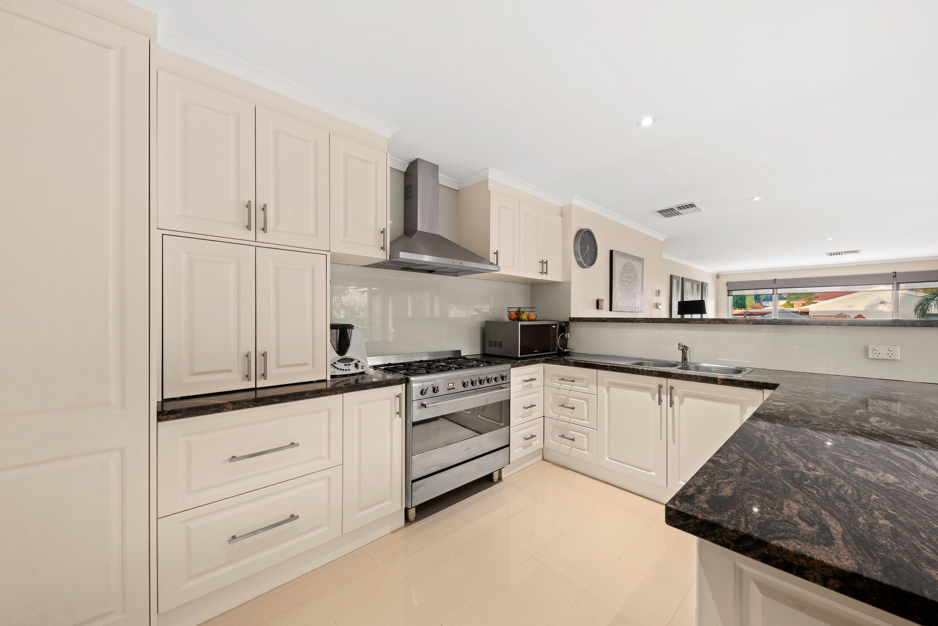 8 Fernbrook Rise, Knoxfield VIC 3180, Knoxfield - Thumbnail 3