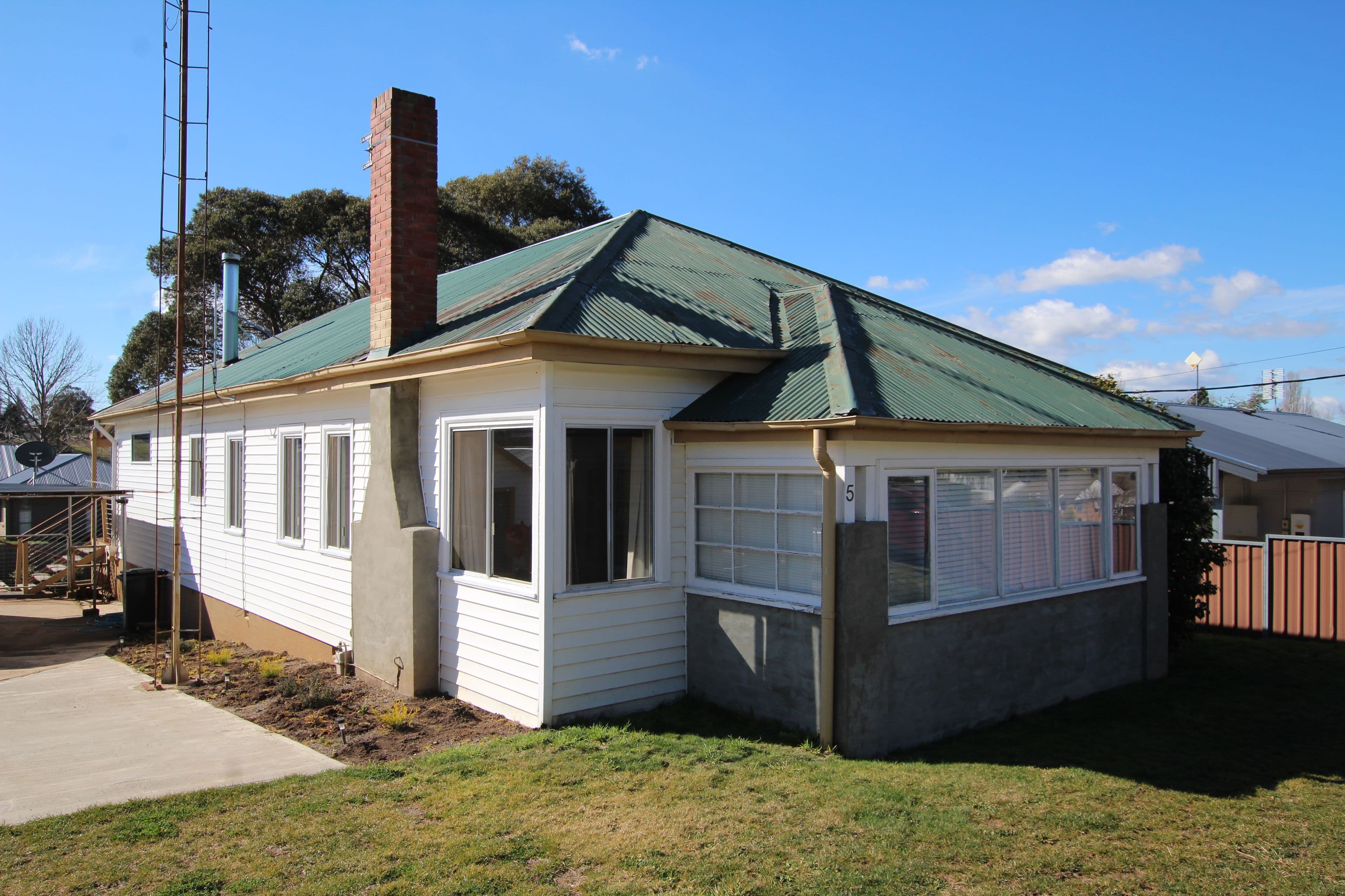5 Albert Street, Oberon NSW 2787, Oberon - Image 1