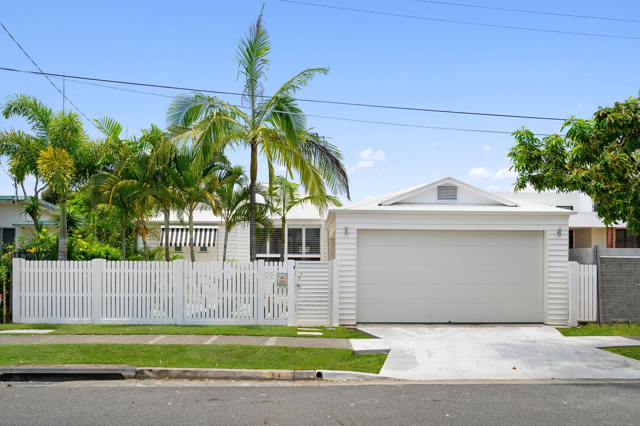 54 Errol Avenue, Paradise Point QLD 4216, Paradise Point - Thumbnail 2