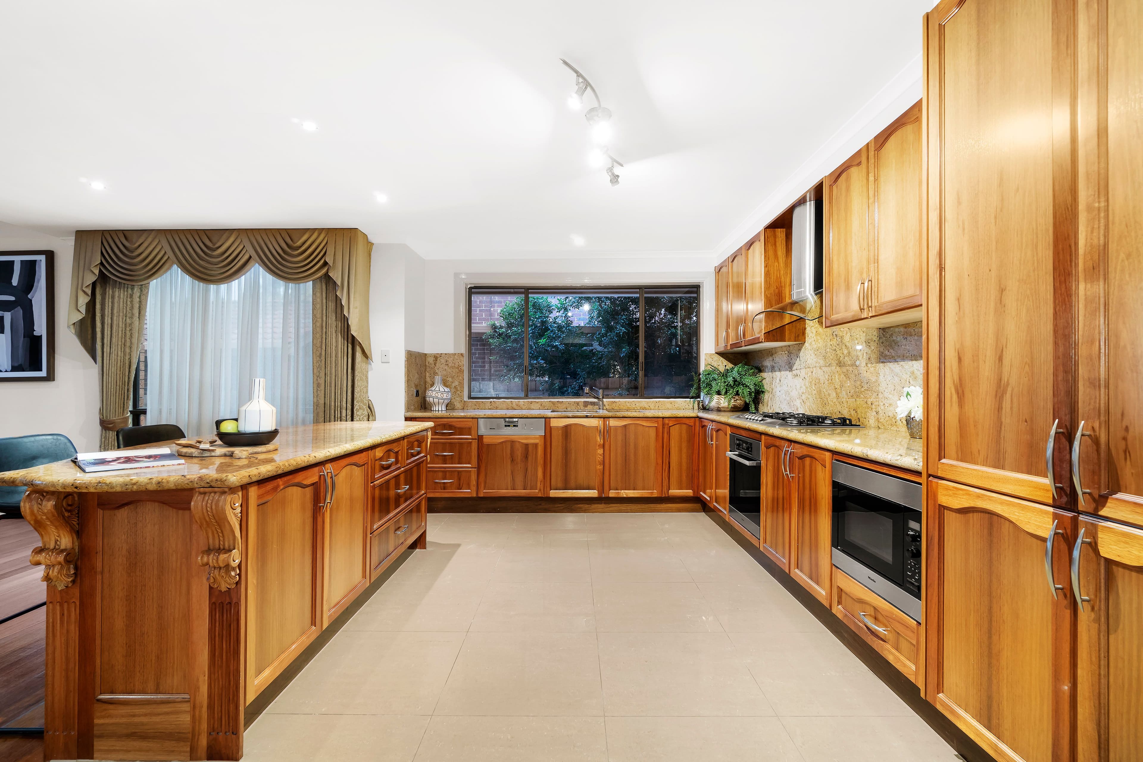 8 Sally Close, Wantirna South VIC 3152, Wantirna South - Thumbnail 4