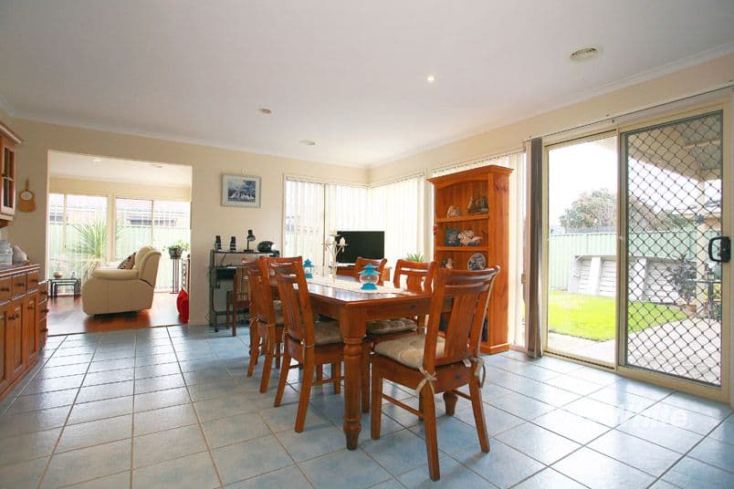 11 Thistlewood Place, CRANBOURNE EAST VIC 3977, Cranbourne East - Thumbnail 7