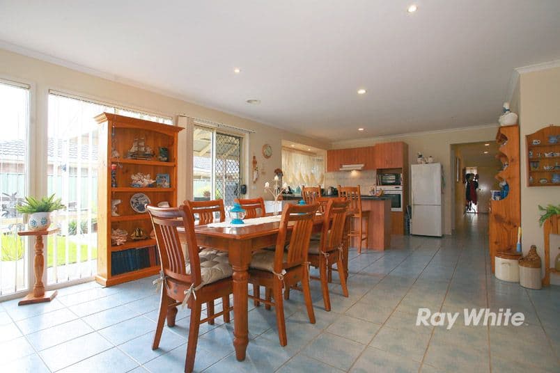 11 Thistlewood Place, CRANBOURNE EAST VIC 3977, Cranbourne East - Thumbnail 8