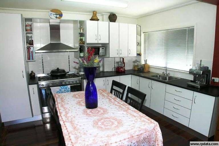 18 Lynton Street, UPPER MOUNT GRAVATT QLD 4122, Upper Mount Gravatt - Thumbnail 2