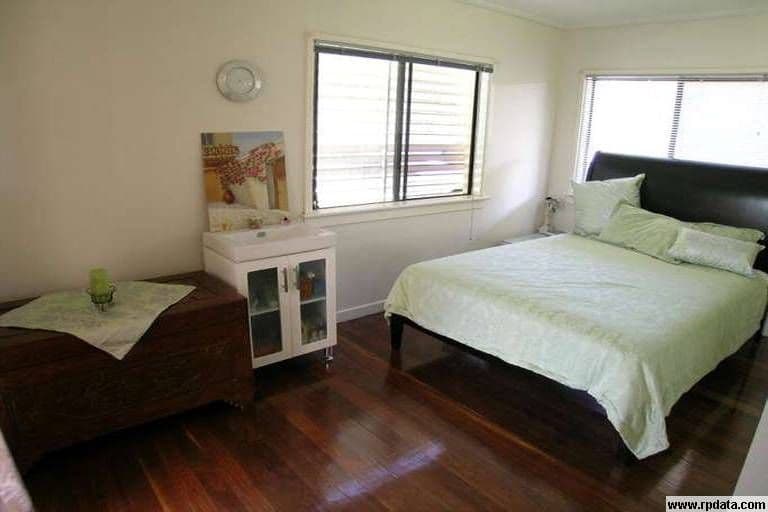 18 Lynton Street, UPPER MOUNT GRAVATT QLD 4122, Upper Mount Gravatt - Thumbnail 4