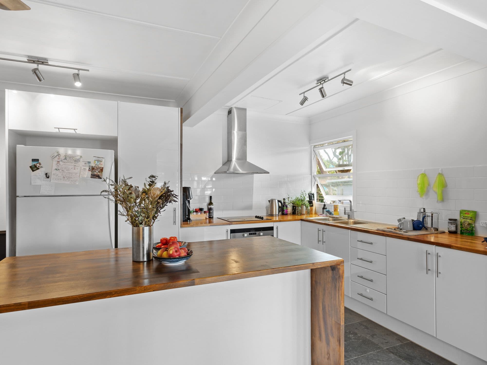 9 Dandar Drive, Southport QLD 4215, Southport - Thumbnail 2