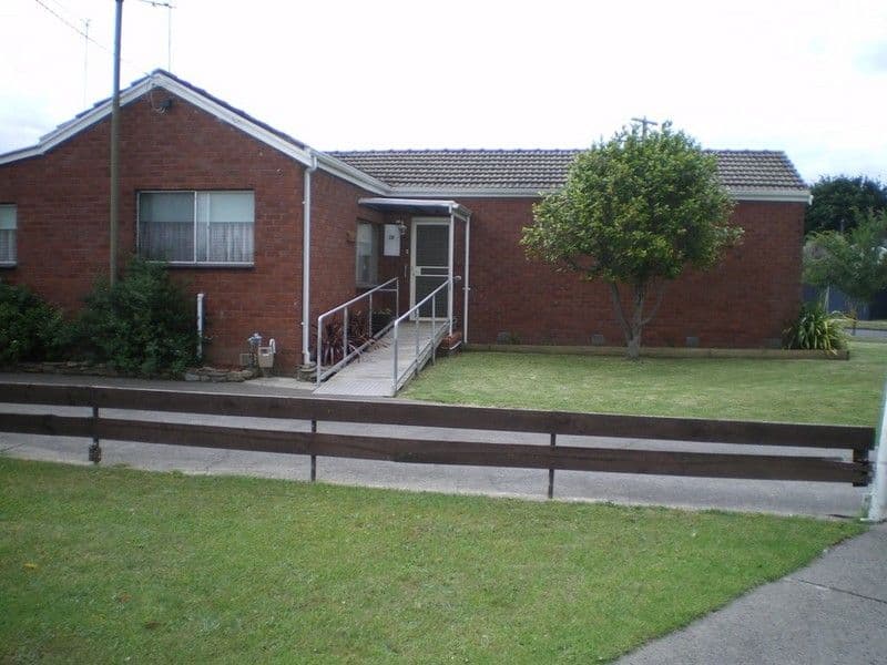 19 Bernard Avenue, TRARALGON VIC 3844, Traralgon - Thumbnail 2