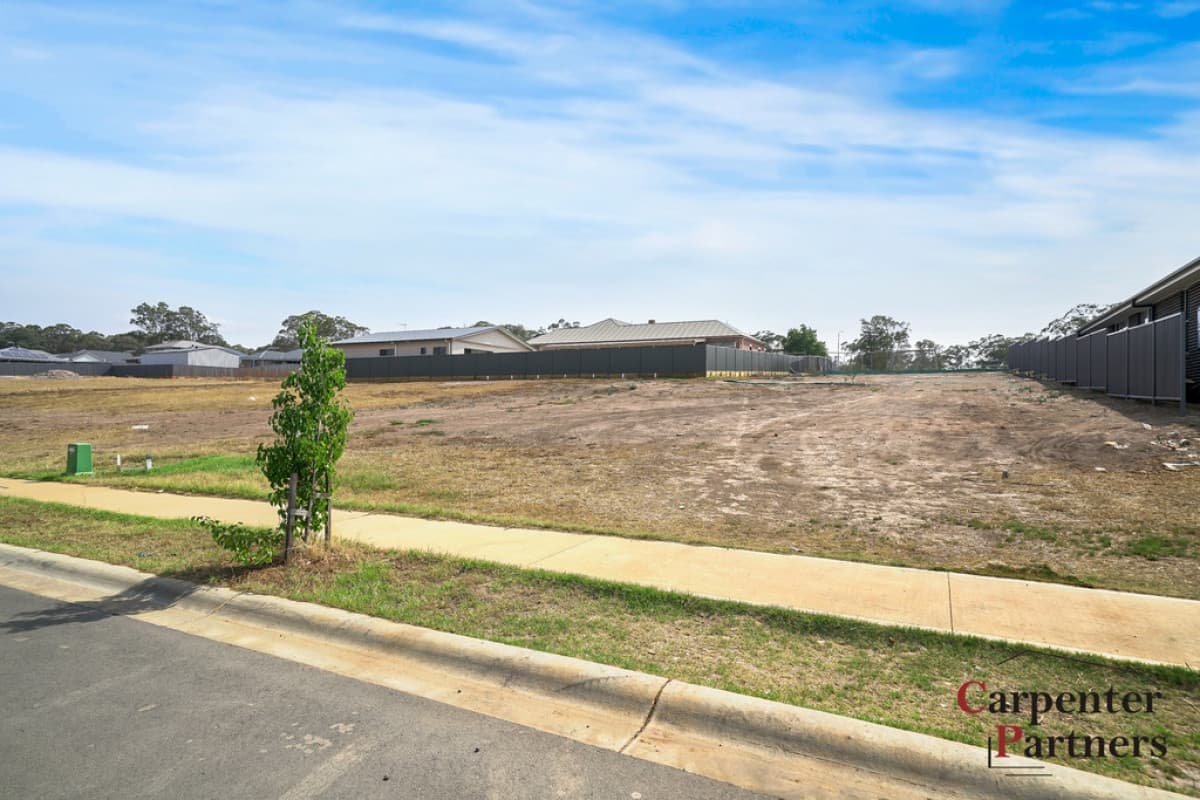 14 Highland Crescent, THIRLMERE, Thirlmere - Thumbnail 2