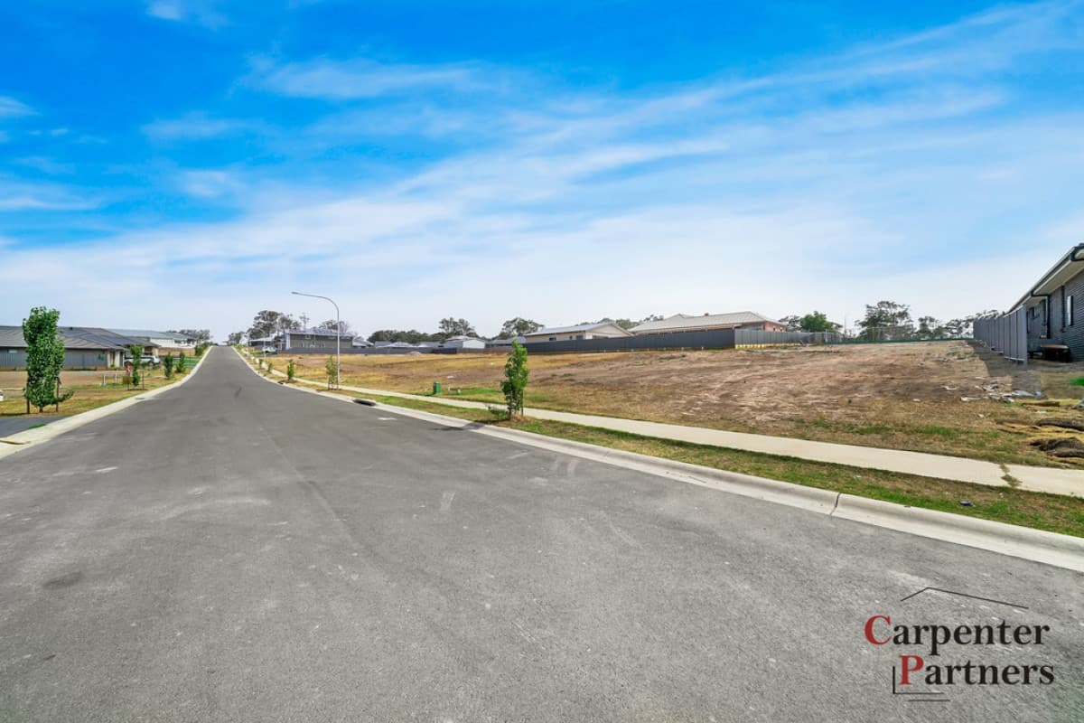 14 Highland Crescent, THIRLMERE, Thirlmere - Thumbnail 3