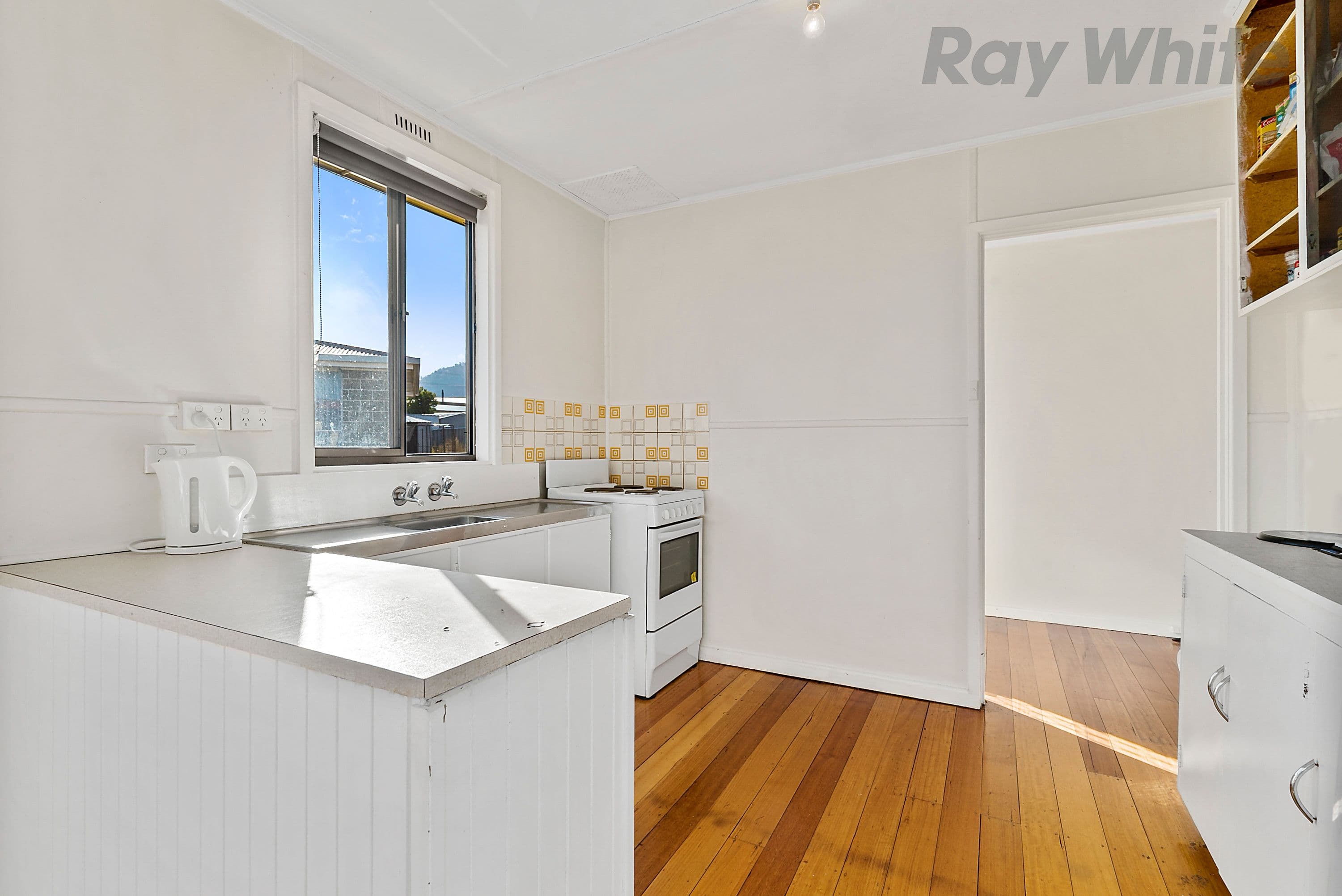 8 Walker Crescent, New Norfolk TAS 7140, New Norfolk - Thumbnail 2