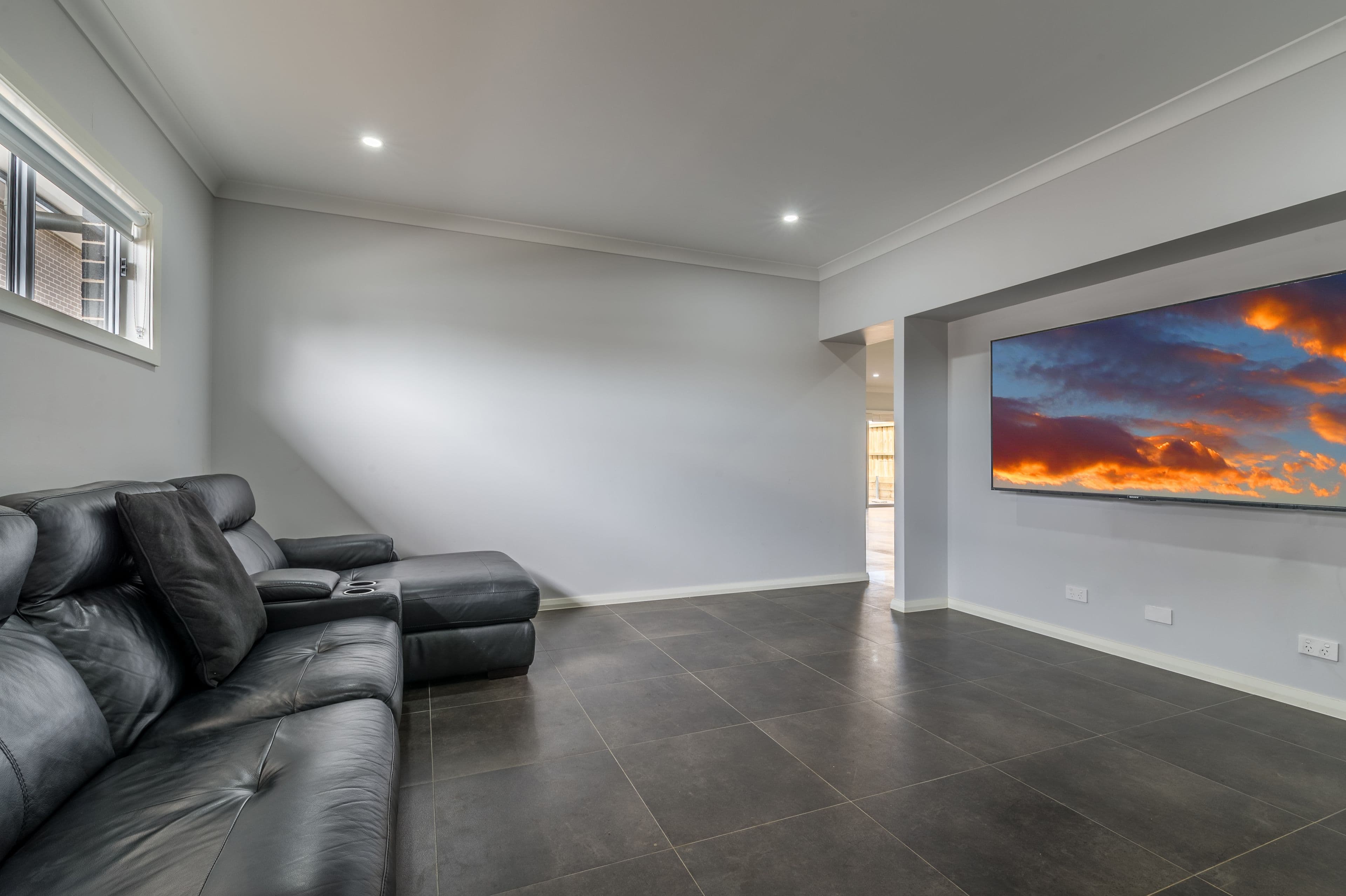 45 Mary Wade Place, Carnes Hill - Thumbnail 2