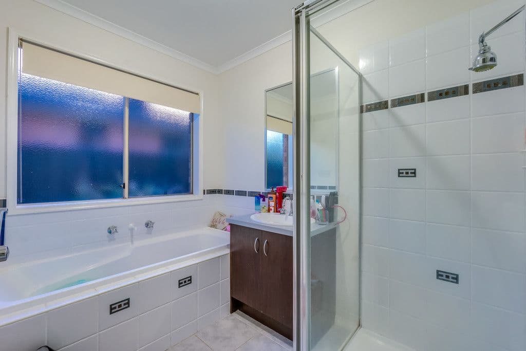 2 Melliodora Court, Wyndham Vale VIC 3024, Wyndham Vale - Thumbnail 7