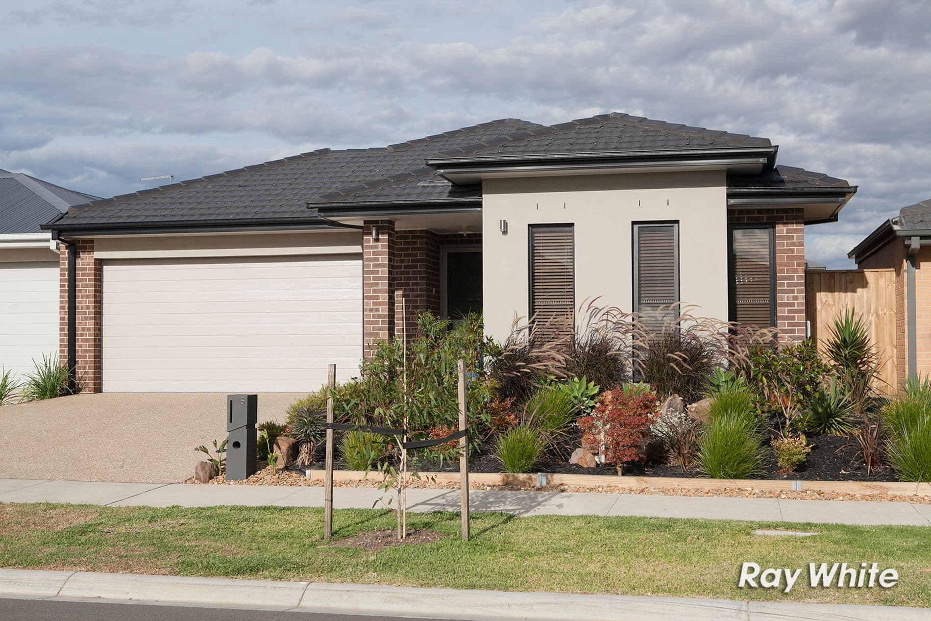 5 Statham View, Cranbourne West VIC 3977, Cranbourne West - Image 1