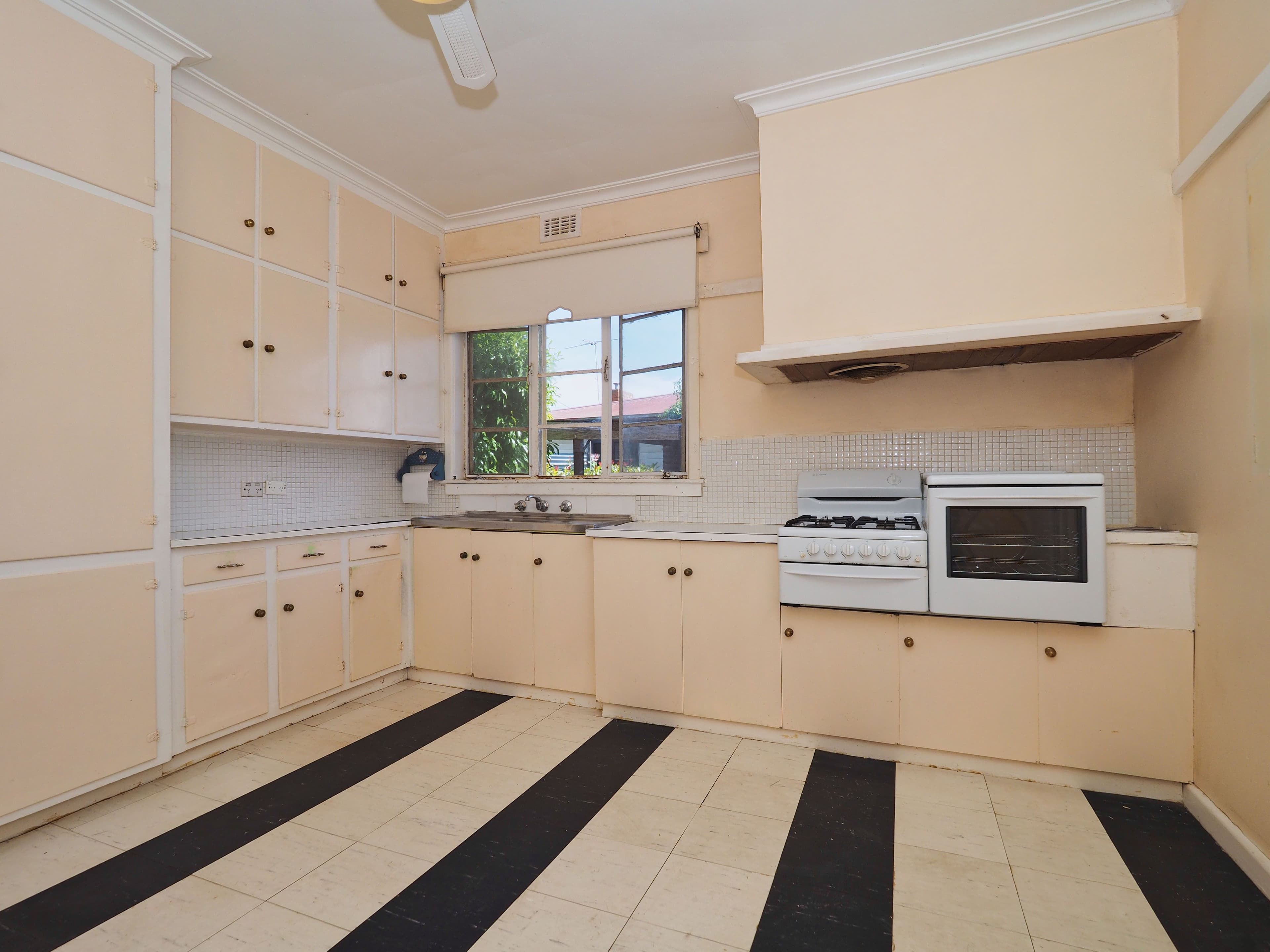 6 Neylan Street, Ararat VIC 3377, Ararat - Thumbnail 3