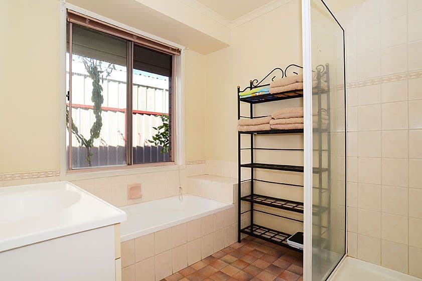 1 Kenthurst Court, MILL PARK VIC 3082, Mill Park - Thumbnail 5