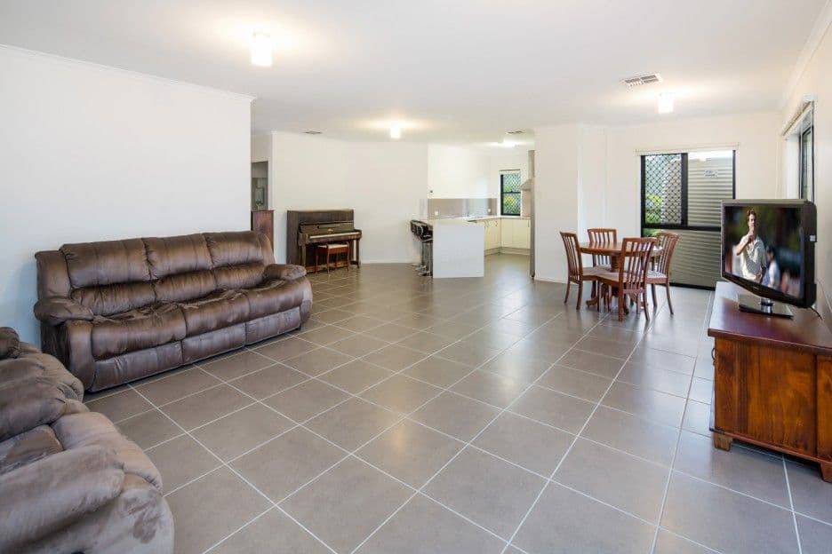 40 Daintree Boulevard, LITTLE MOUNTAIN QLD 4551, Little Mountain - Thumbnail 2