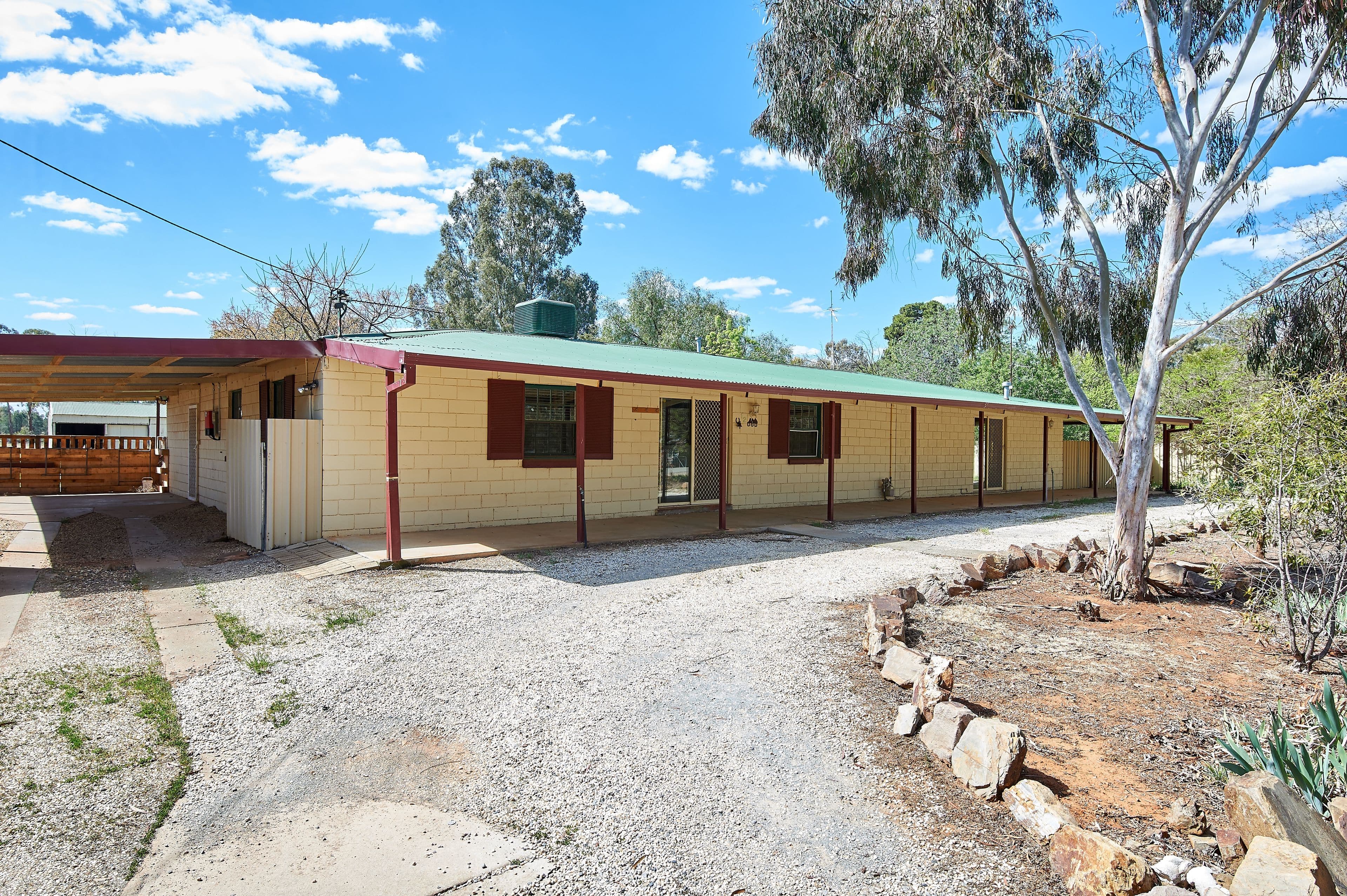12 Showground Road, Ganmain - Image 1