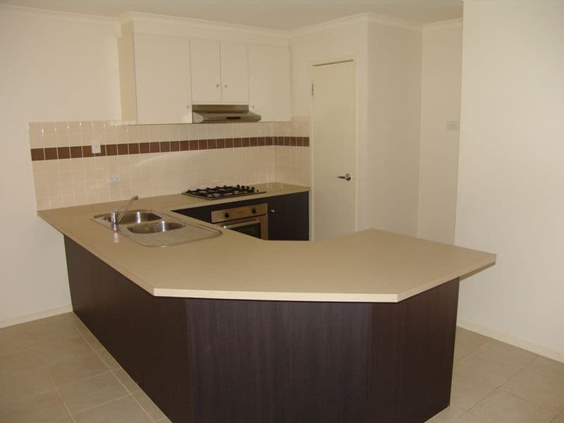 40 Edgevale Way, TARNEIT VIC 3029, Tarneit - Thumbnail 2