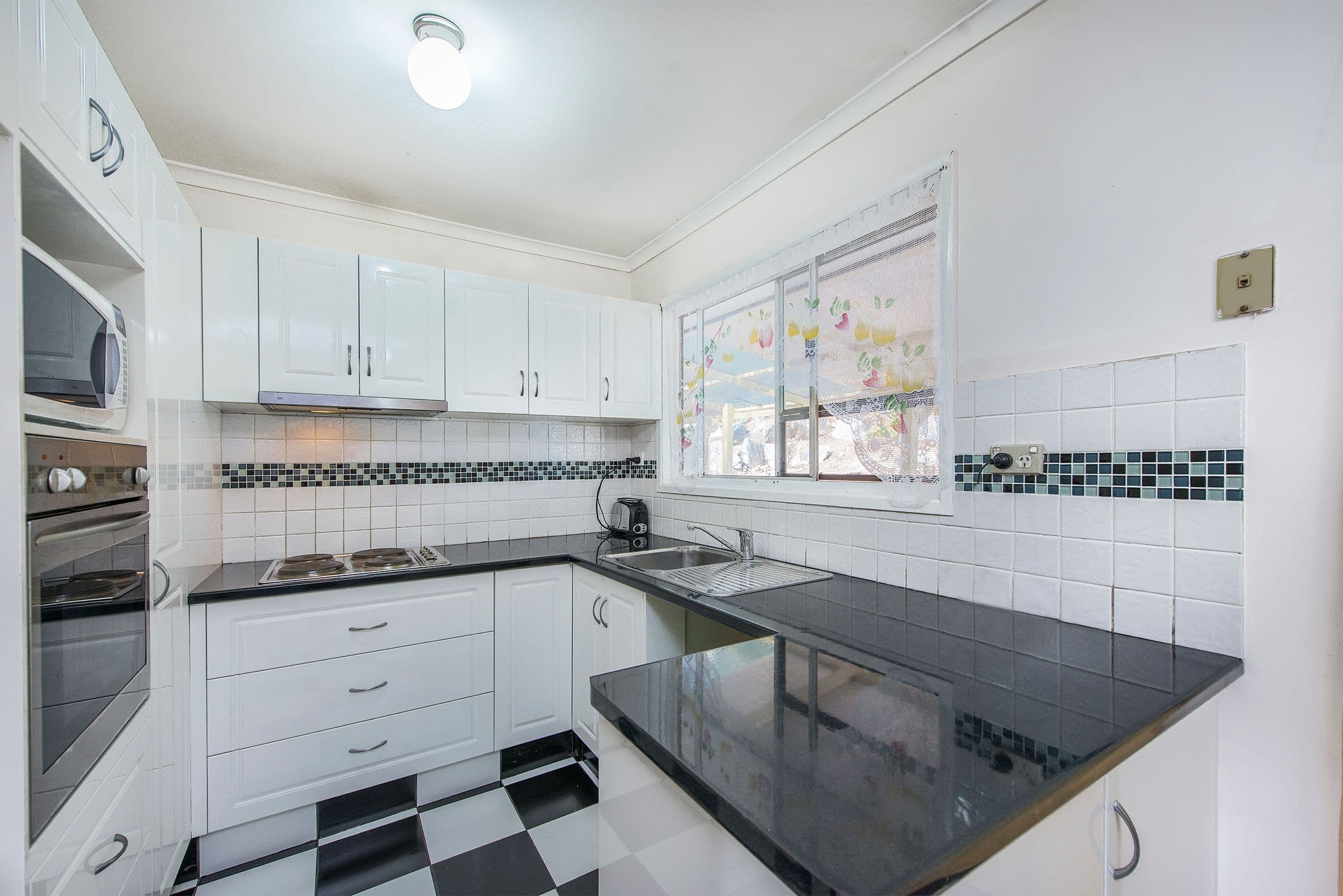 72 Tweedvale Street, Beenleigh QLD 4207, Beenleigh - Thumbnail 4