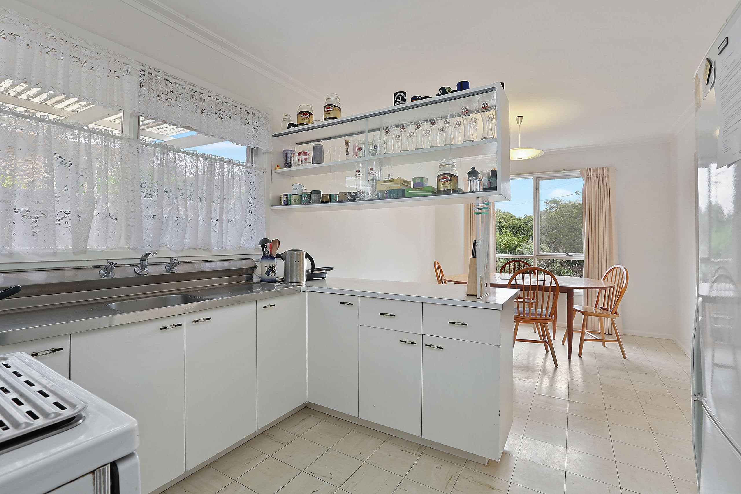 5 Hutcheson Avenue, Highton VIC 3216, Highton - Thumbnail 4