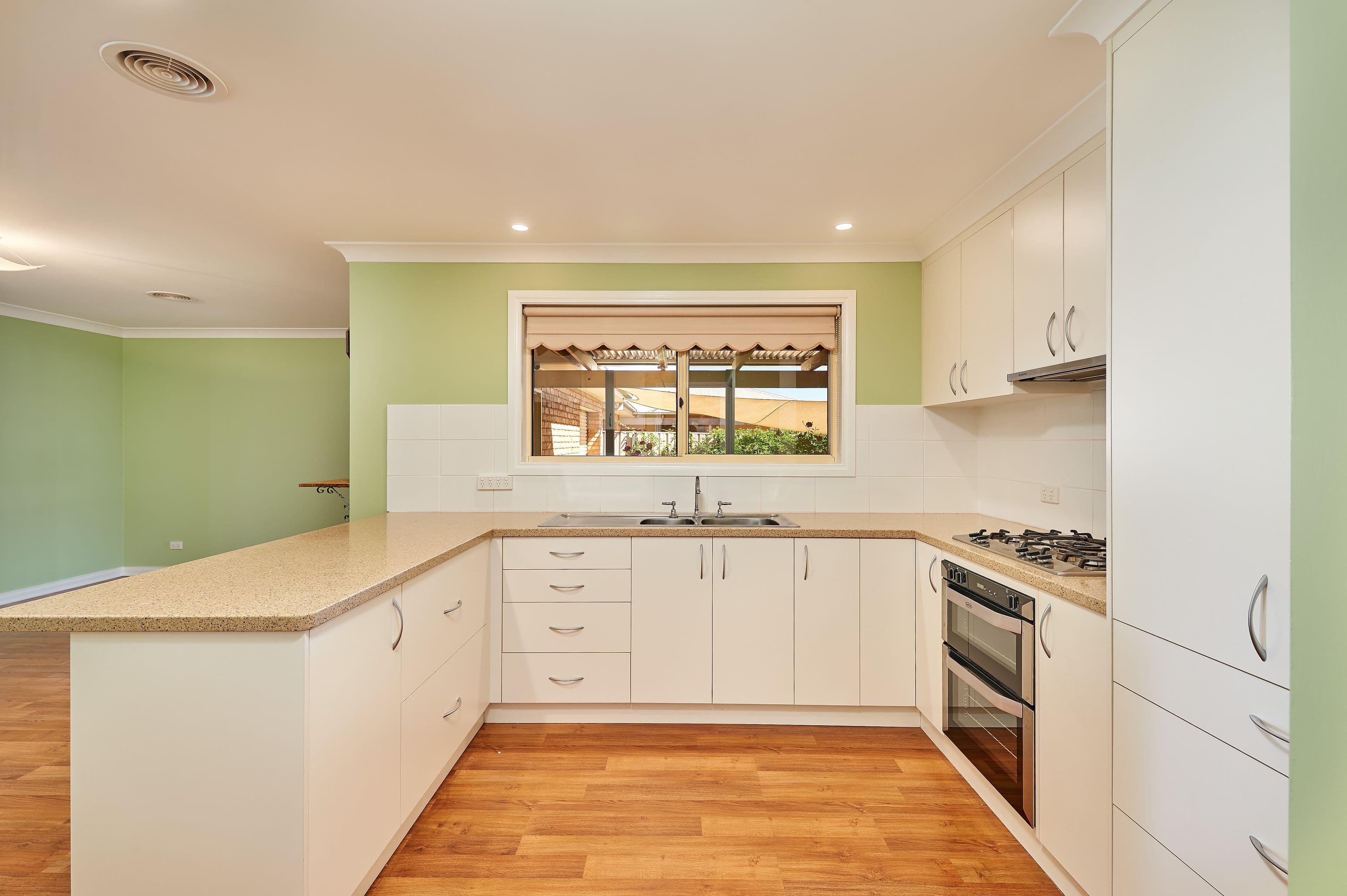 14 Gidgee Place, Glenfield Park - Thumbnail 2