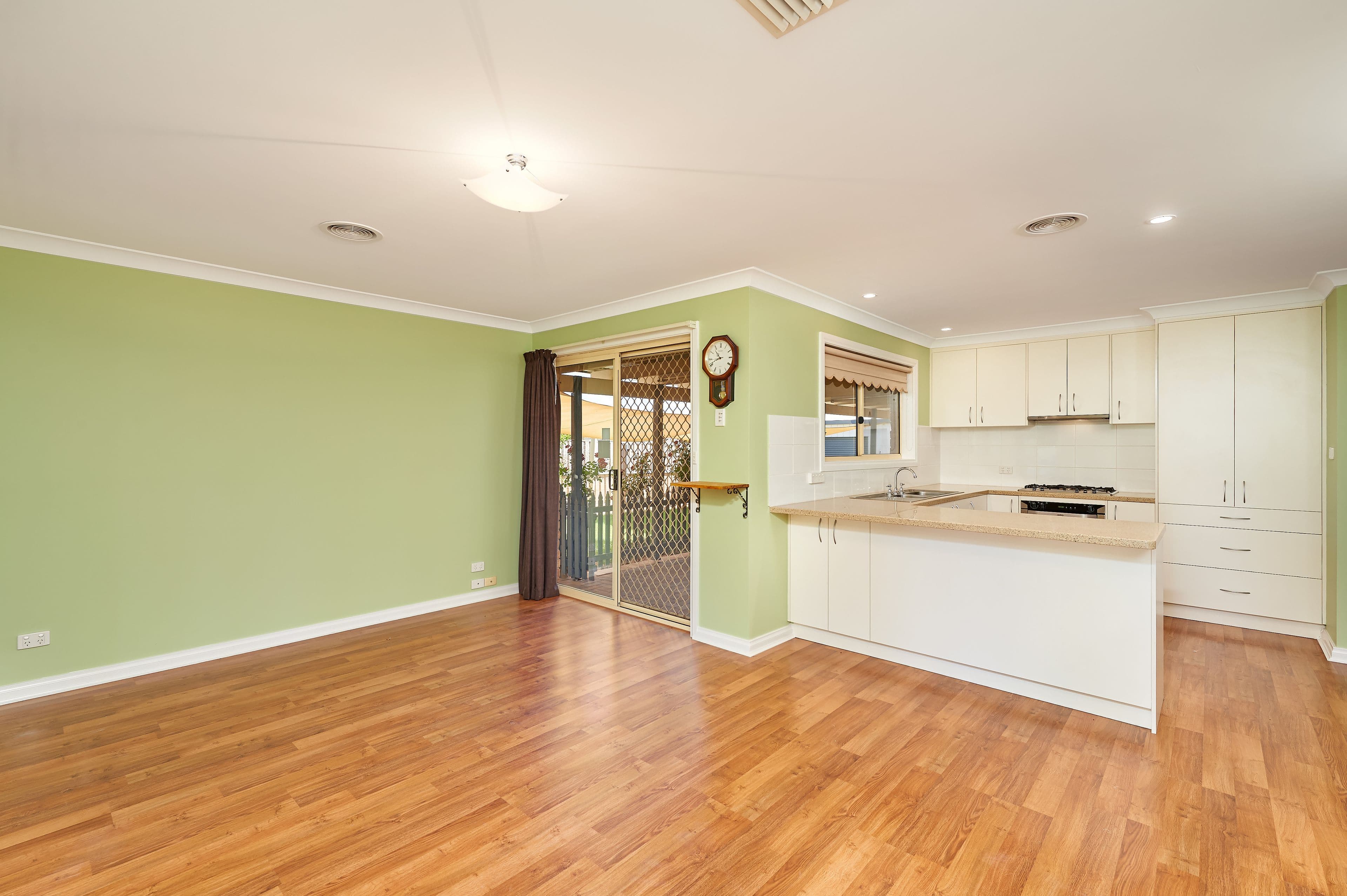 14 Gidgee Place, Glenfield Park - Thumbnail 4